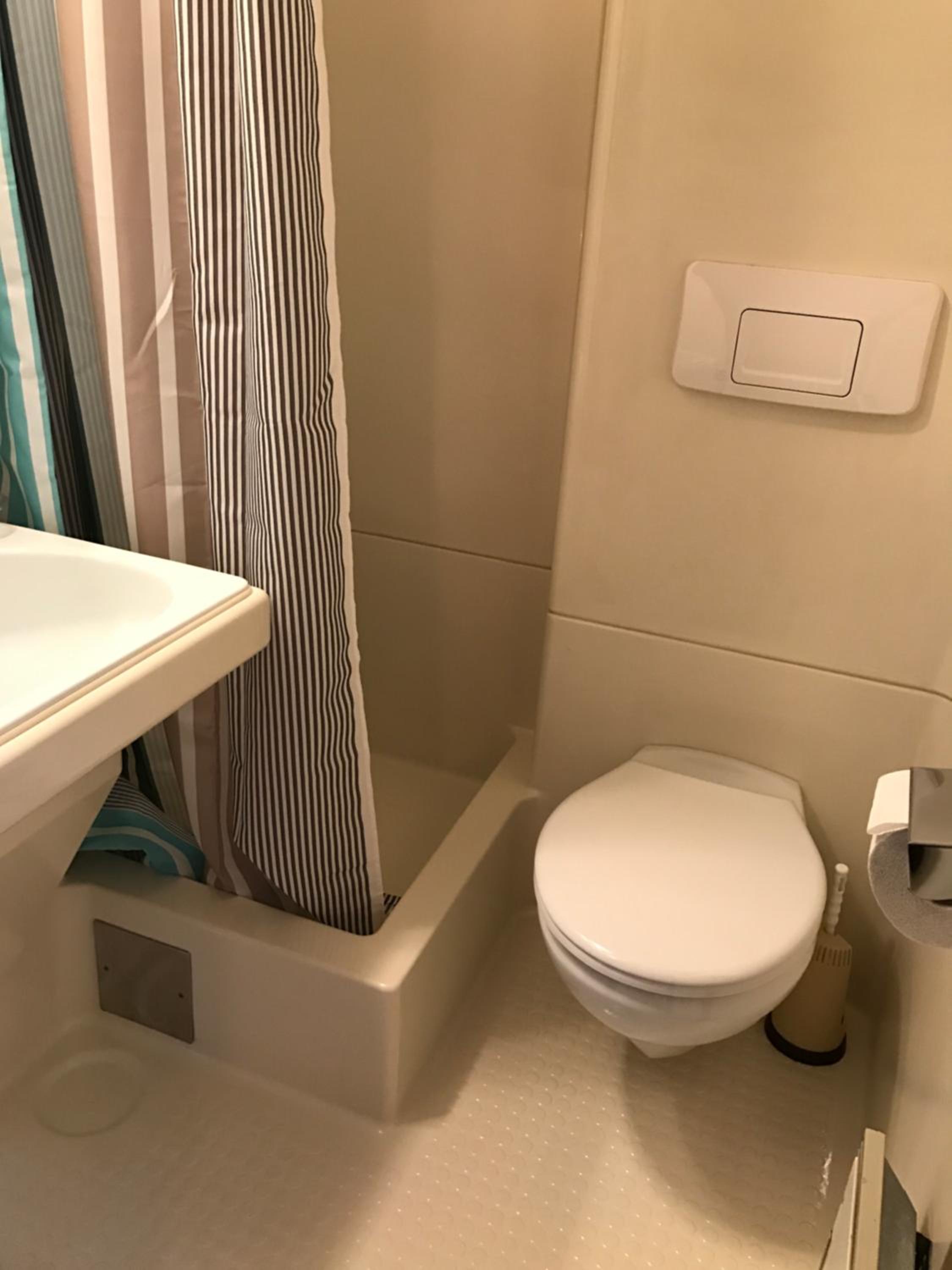 Double Room - Photo 7