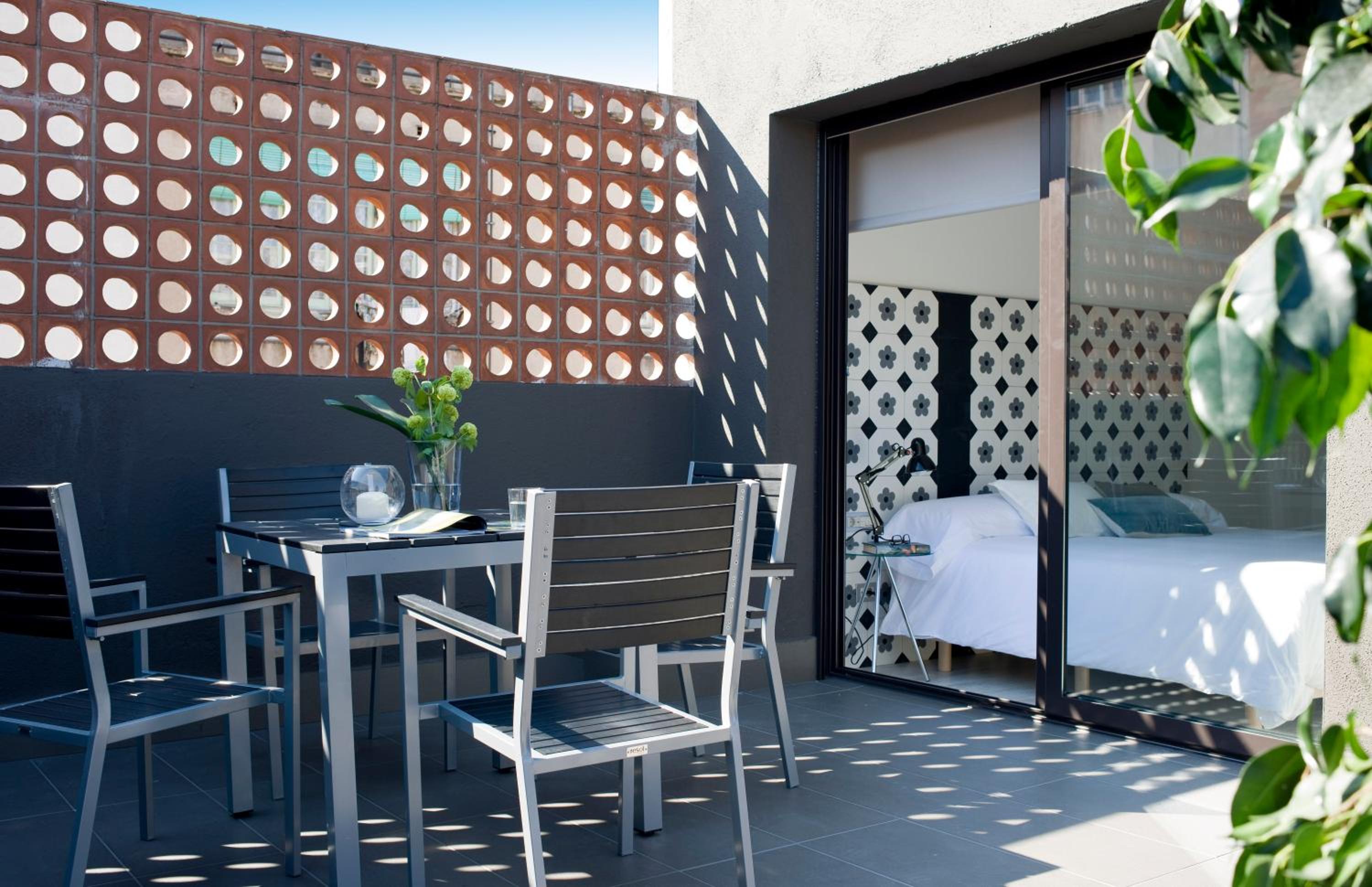 One-Bedroom Apartment with Terrace photo 2