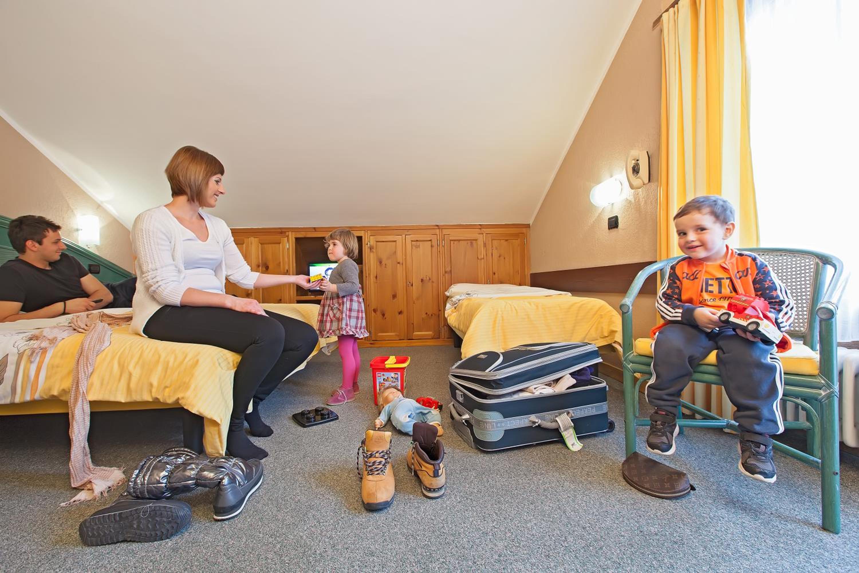Family Room (2 Adults + 2 Children) - Photo 4