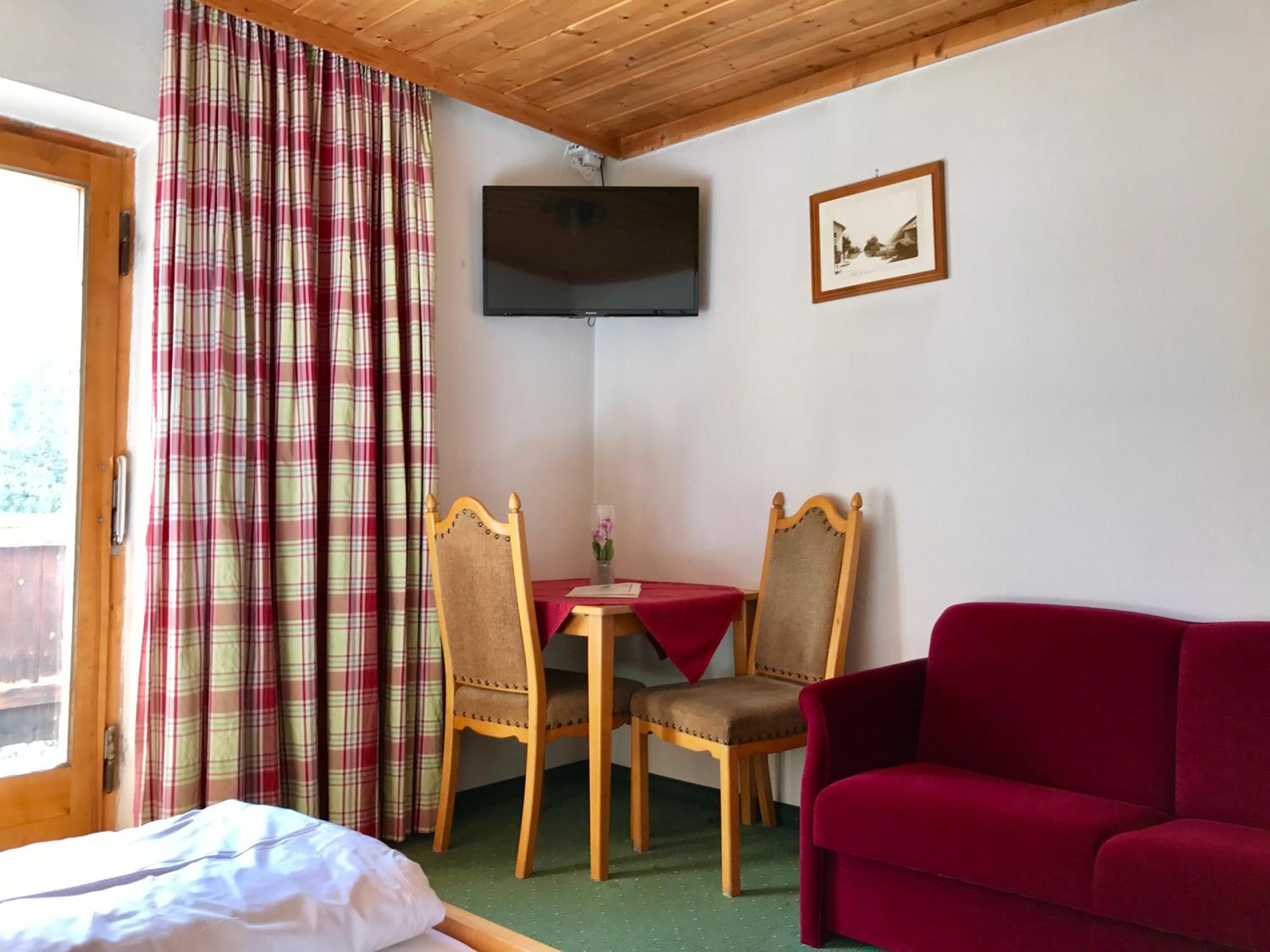 Double Room with Balcony - Photo 8