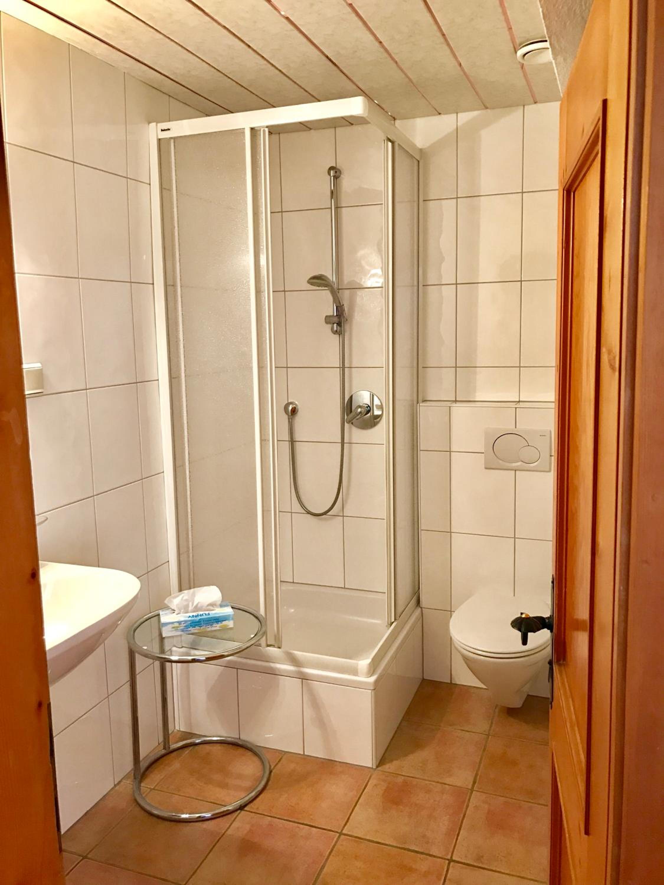 Double Room with Balcony - Photo 7