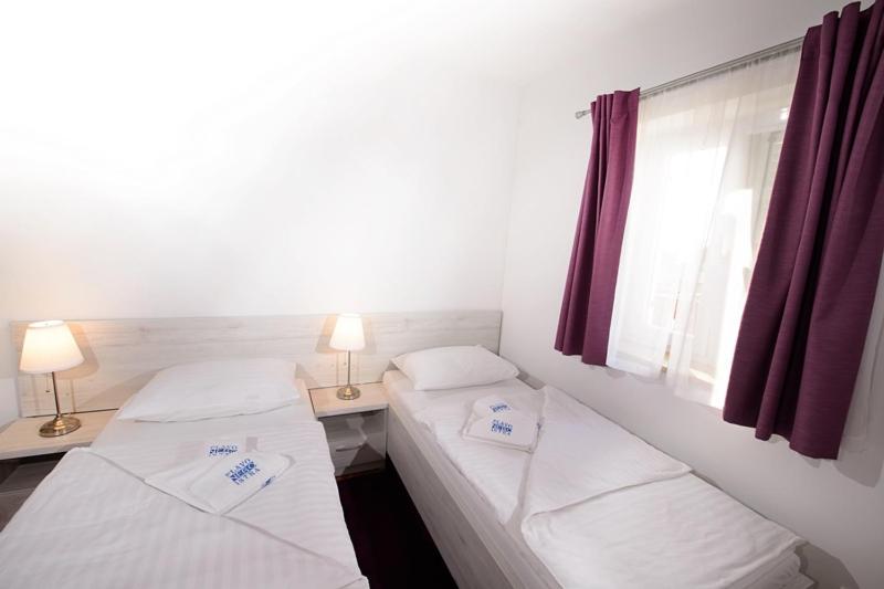 Three-Bedroom Apartment with Garden photo 2