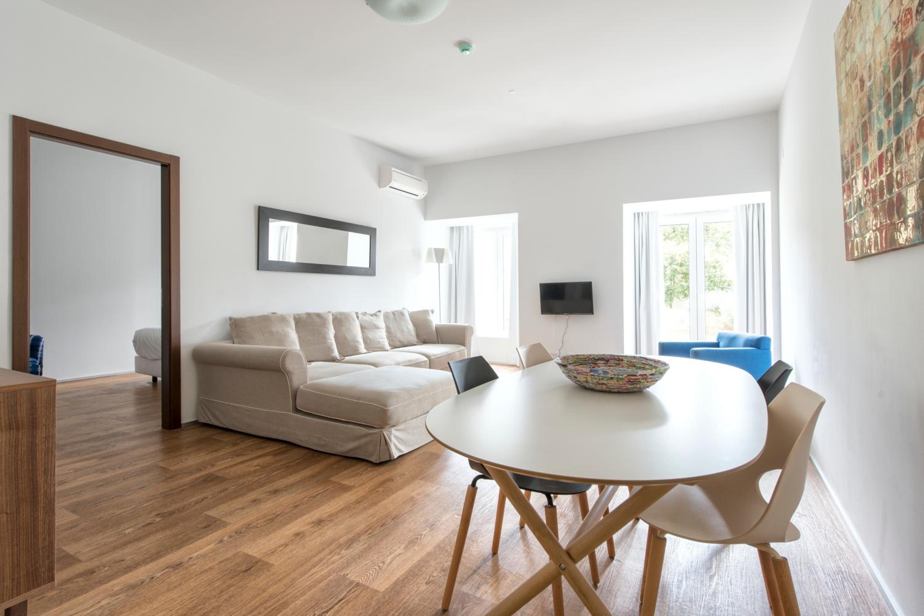 One Bedroom Apartment with Garden photo 3