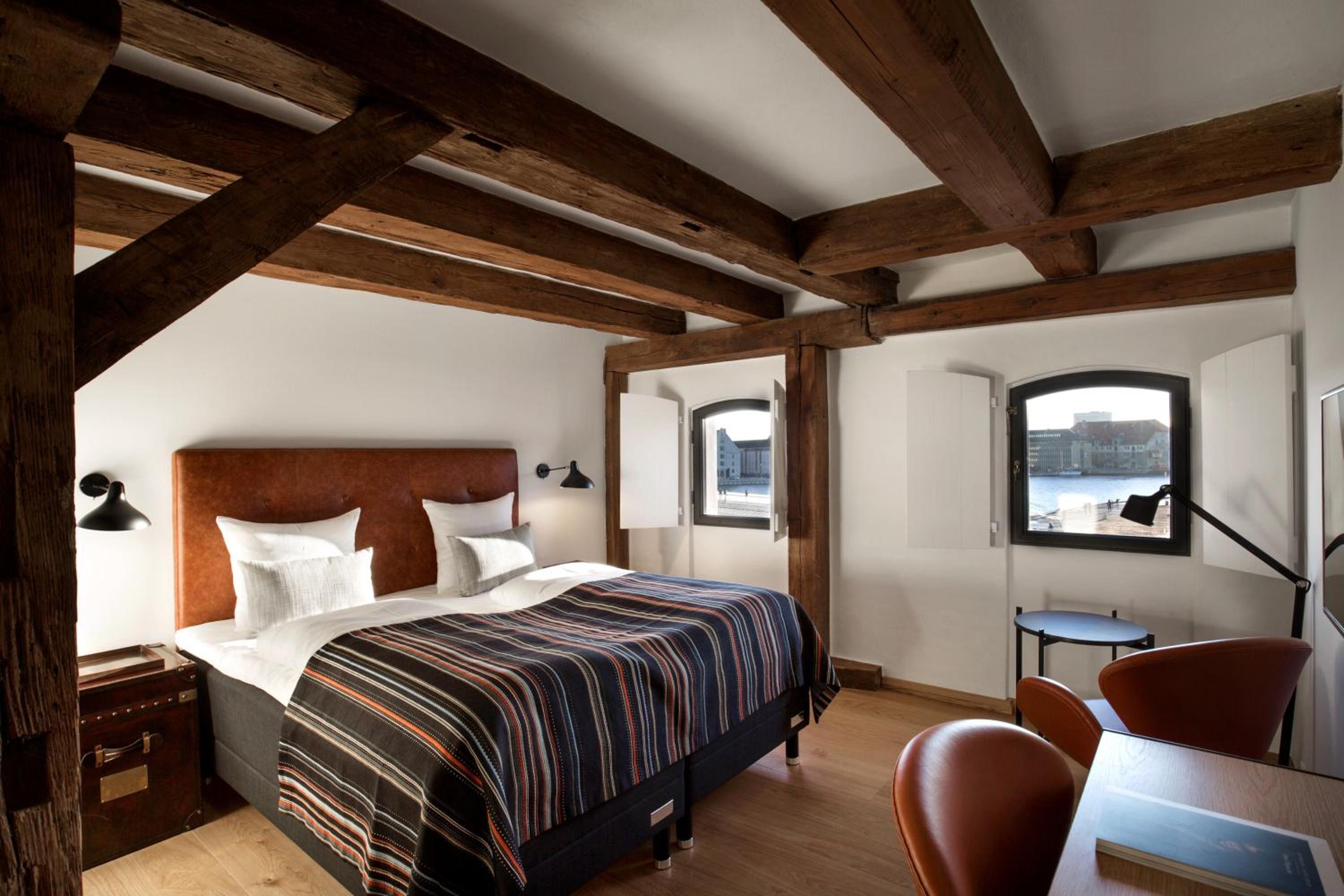 Executive Double Deluxe View Room thumbnail 5