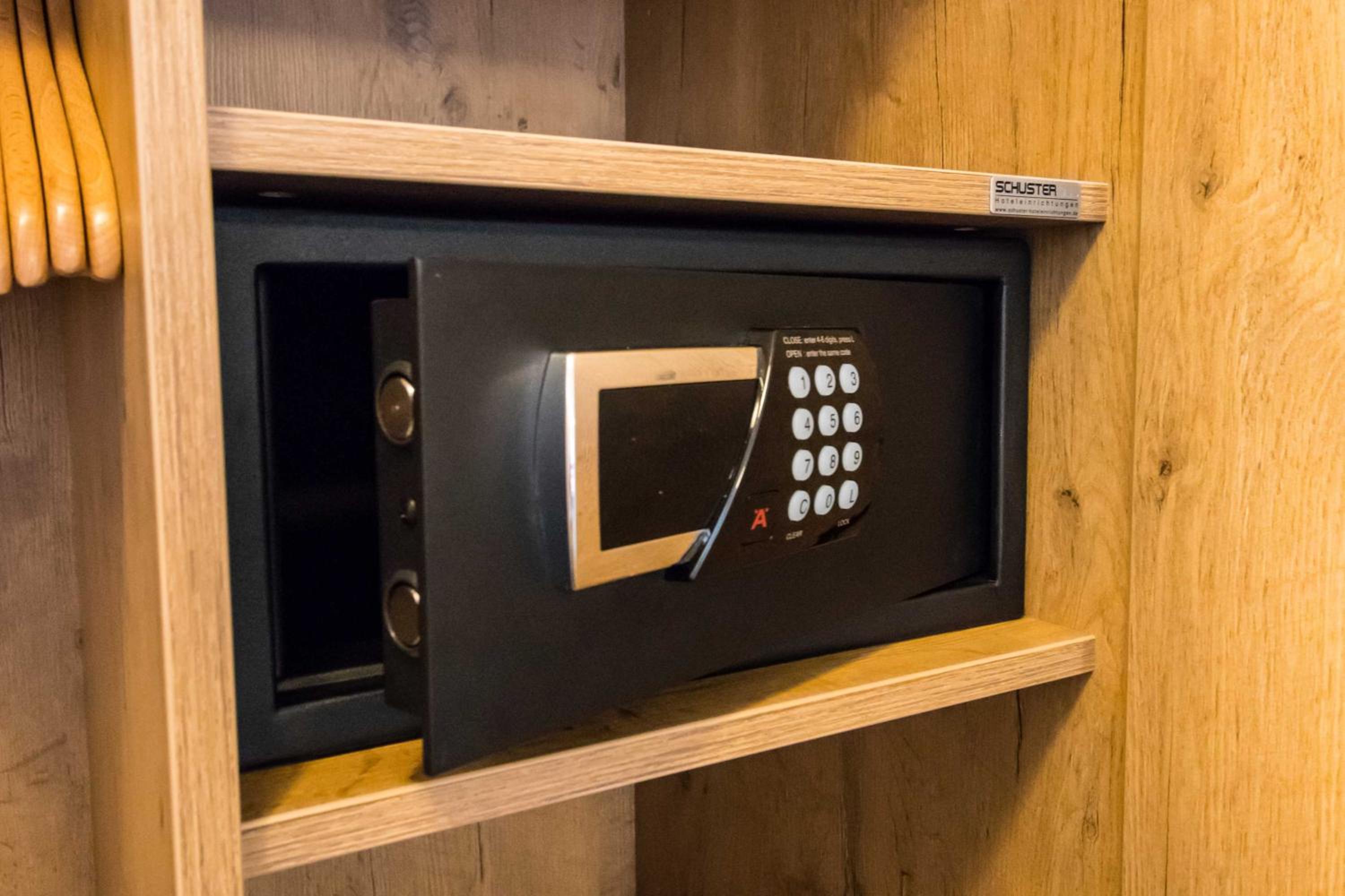 Double or Twin Room - Photo 8