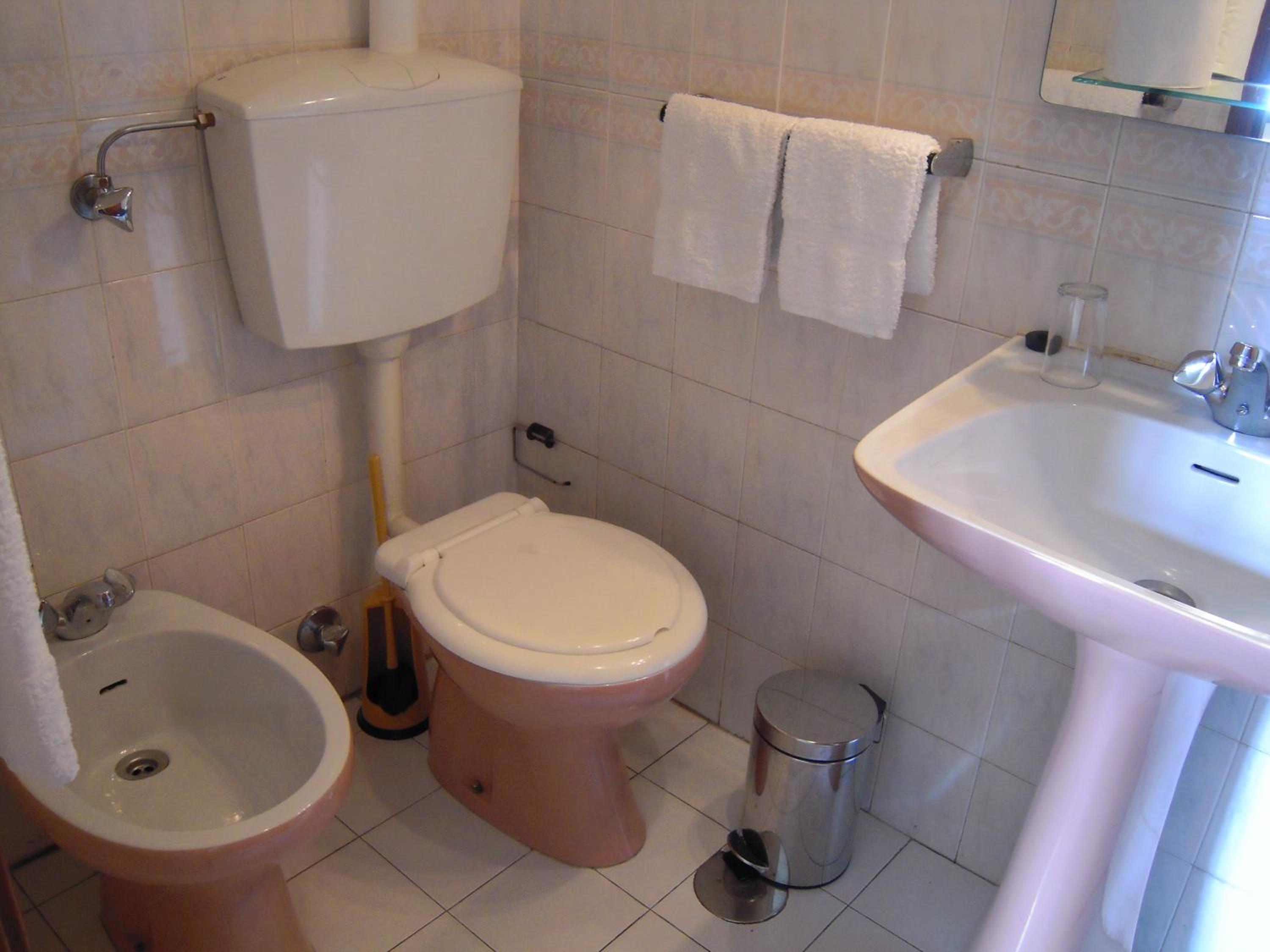 Double Room with Individual Extra Bed - Photo 10