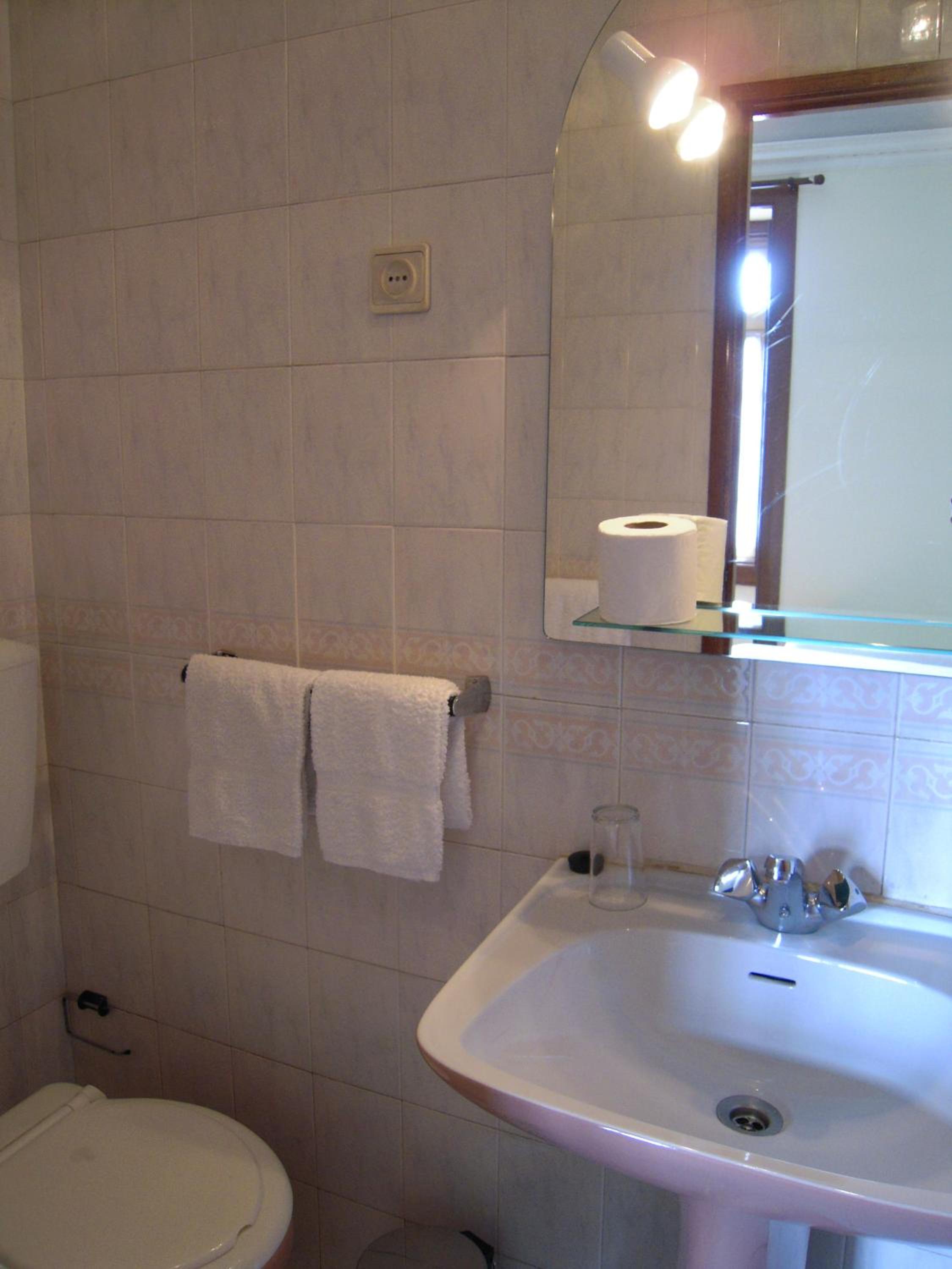 Double Room with Individual Extra Bed - Photo 13