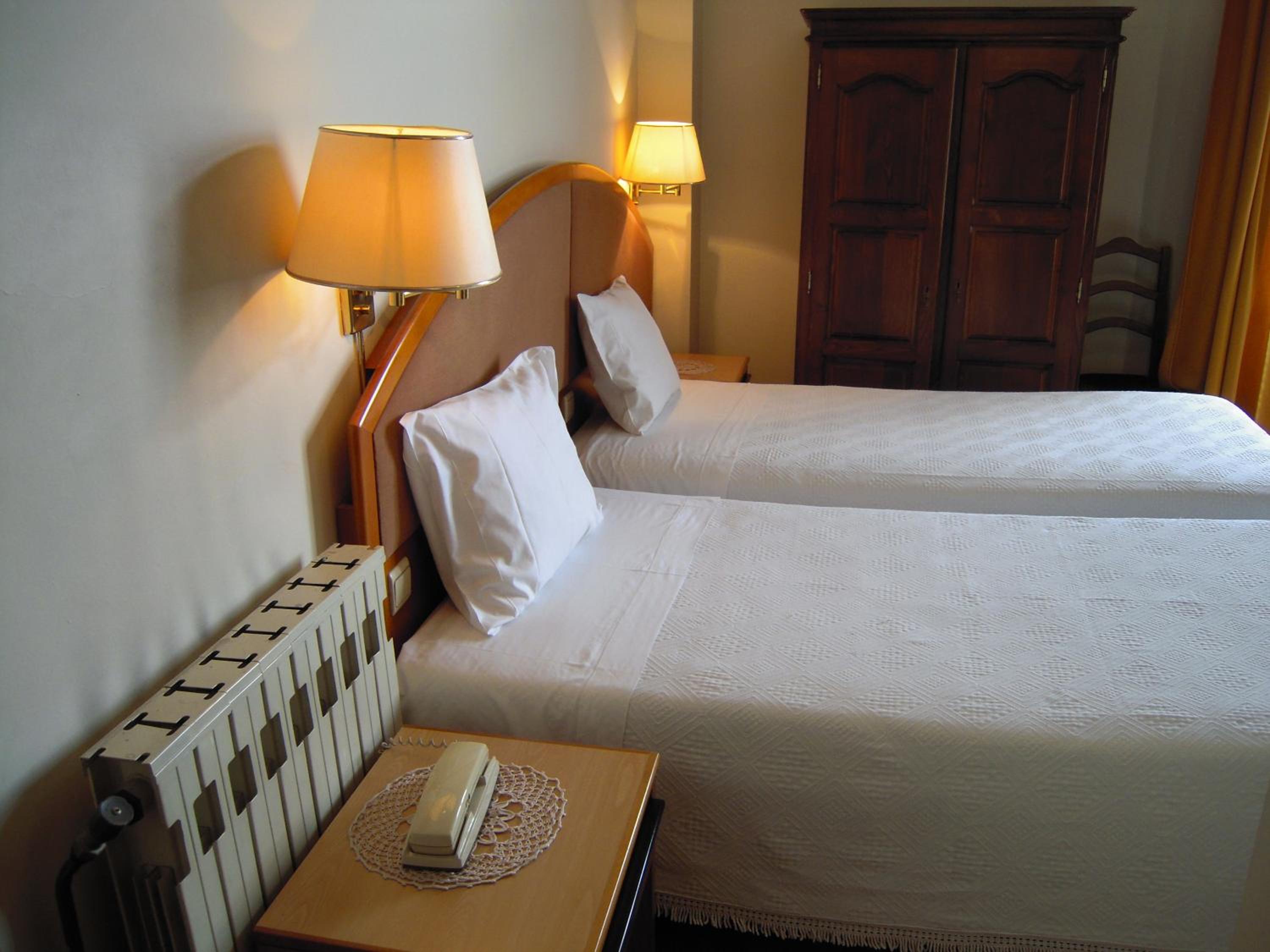 Twin Room - Photo 3