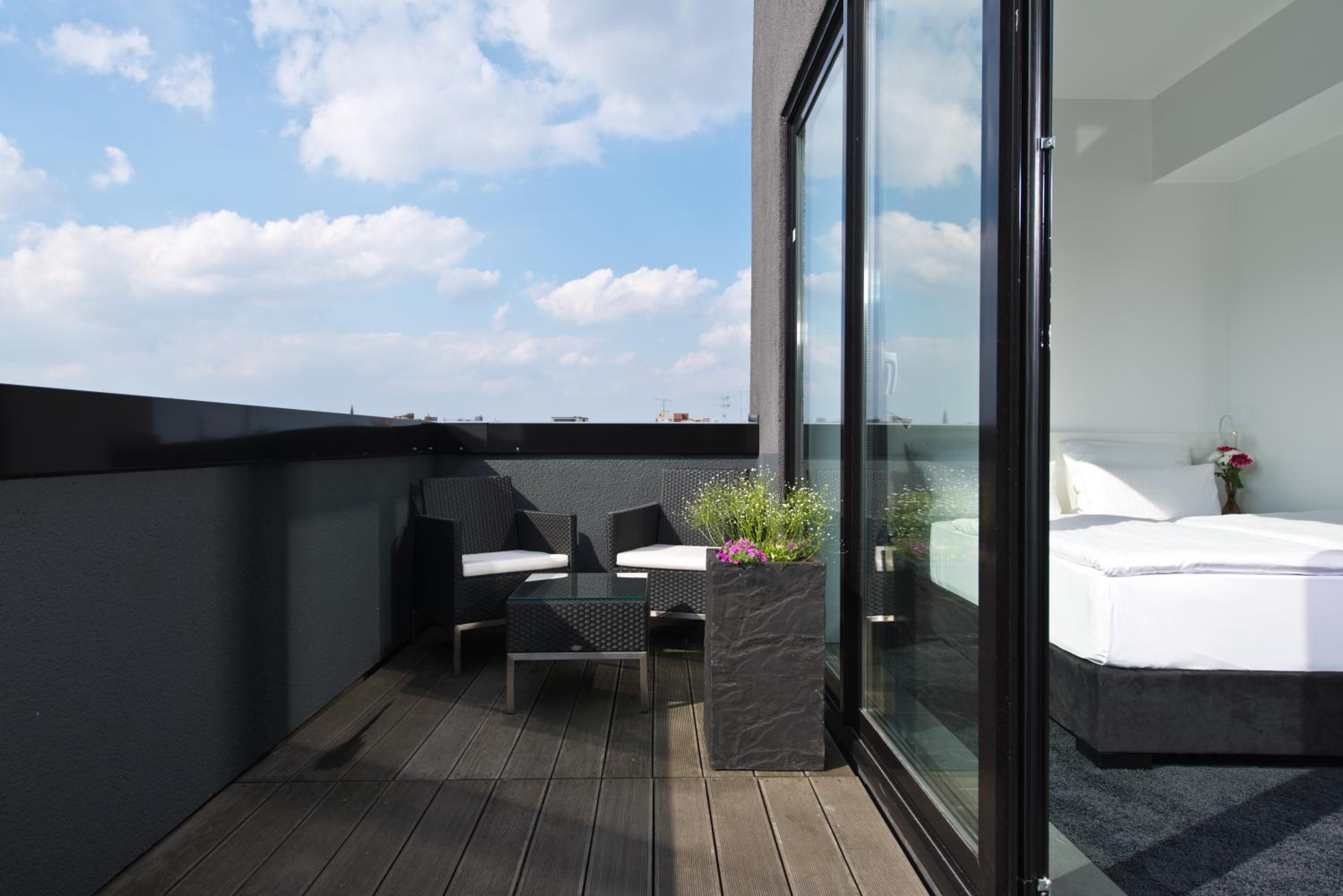 Urban Roof photo 2