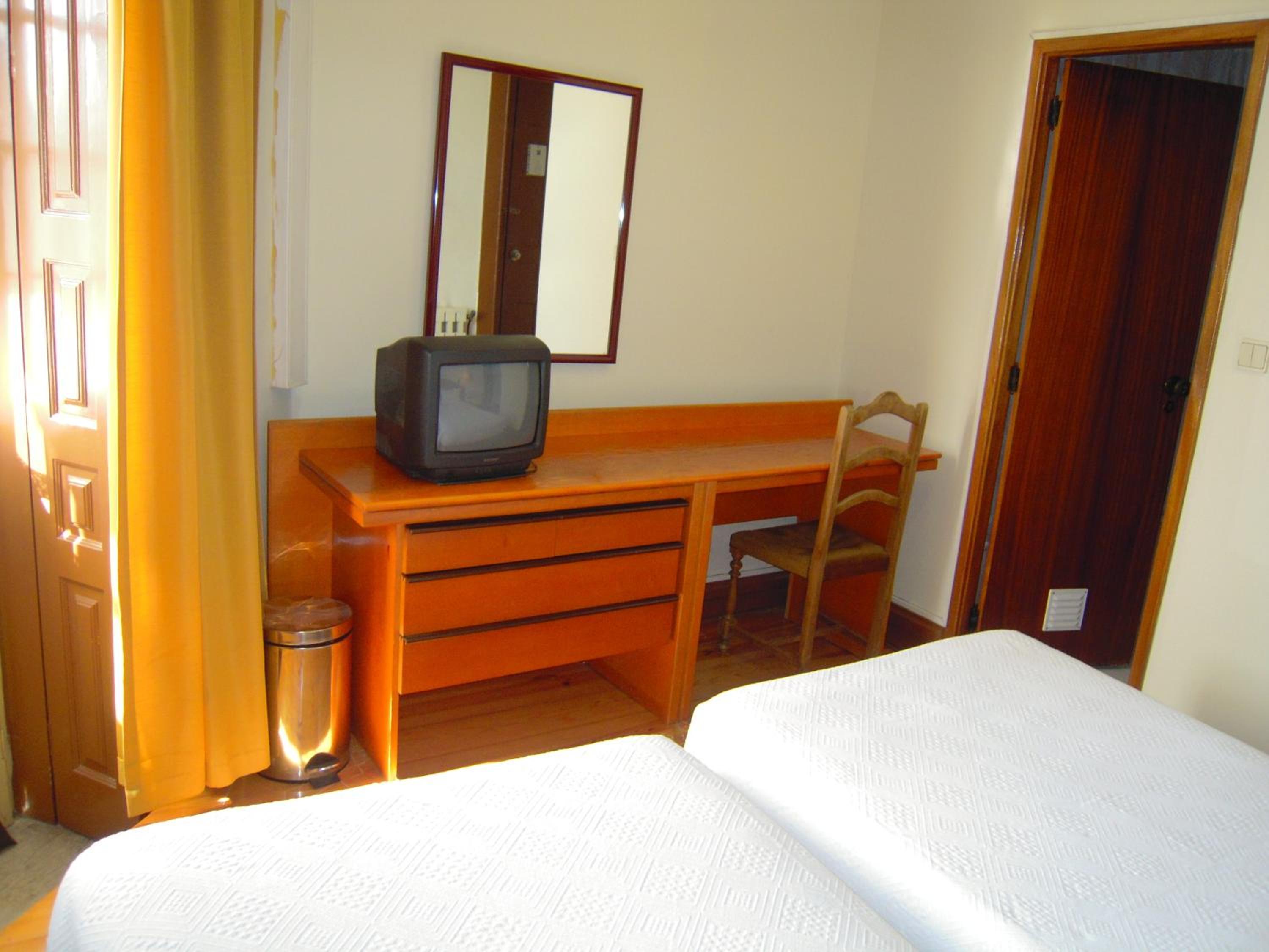 Twin Room - Photo 10