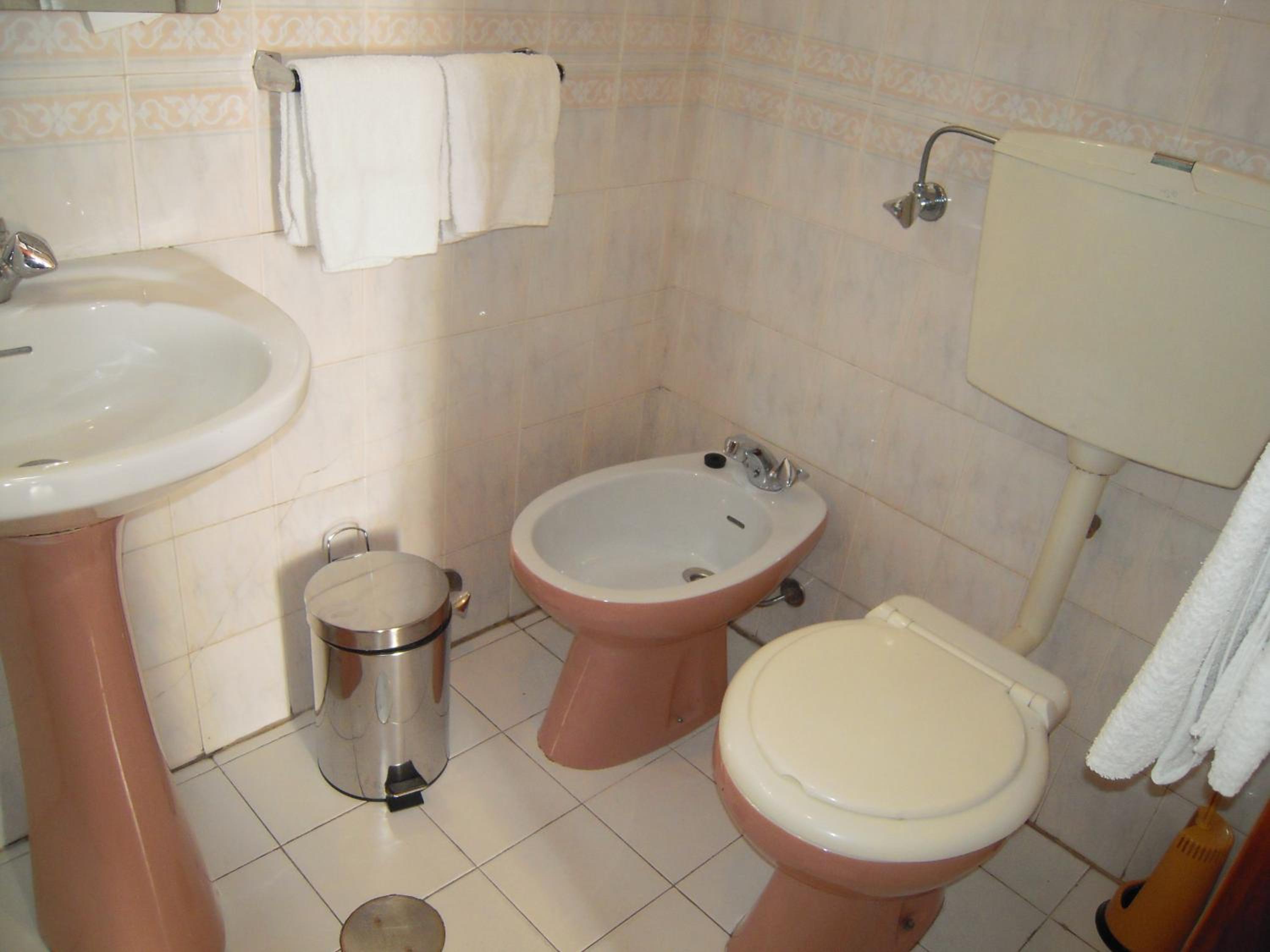 Twin Room - Photo 11