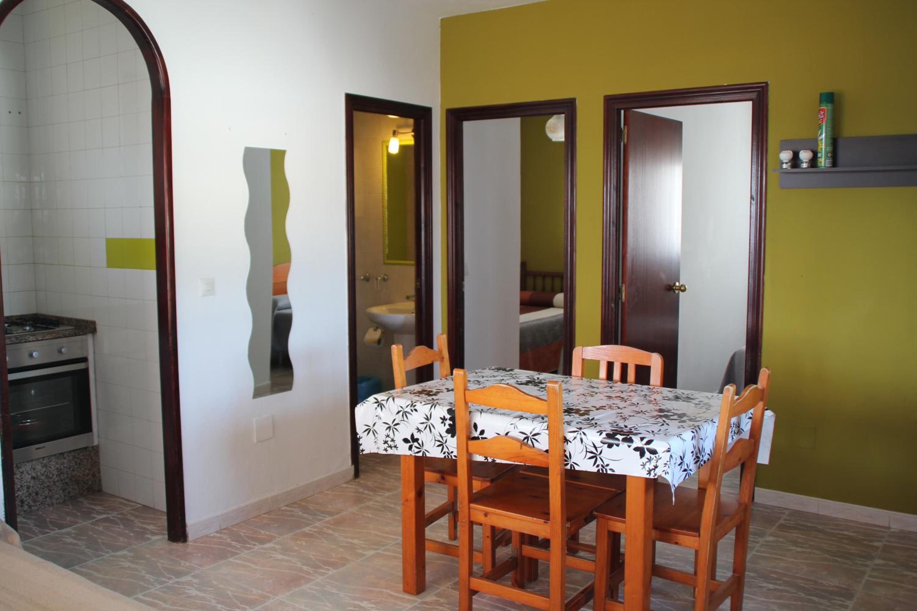 Two-Bedroom Apartment (4-5 Adults) photo 2