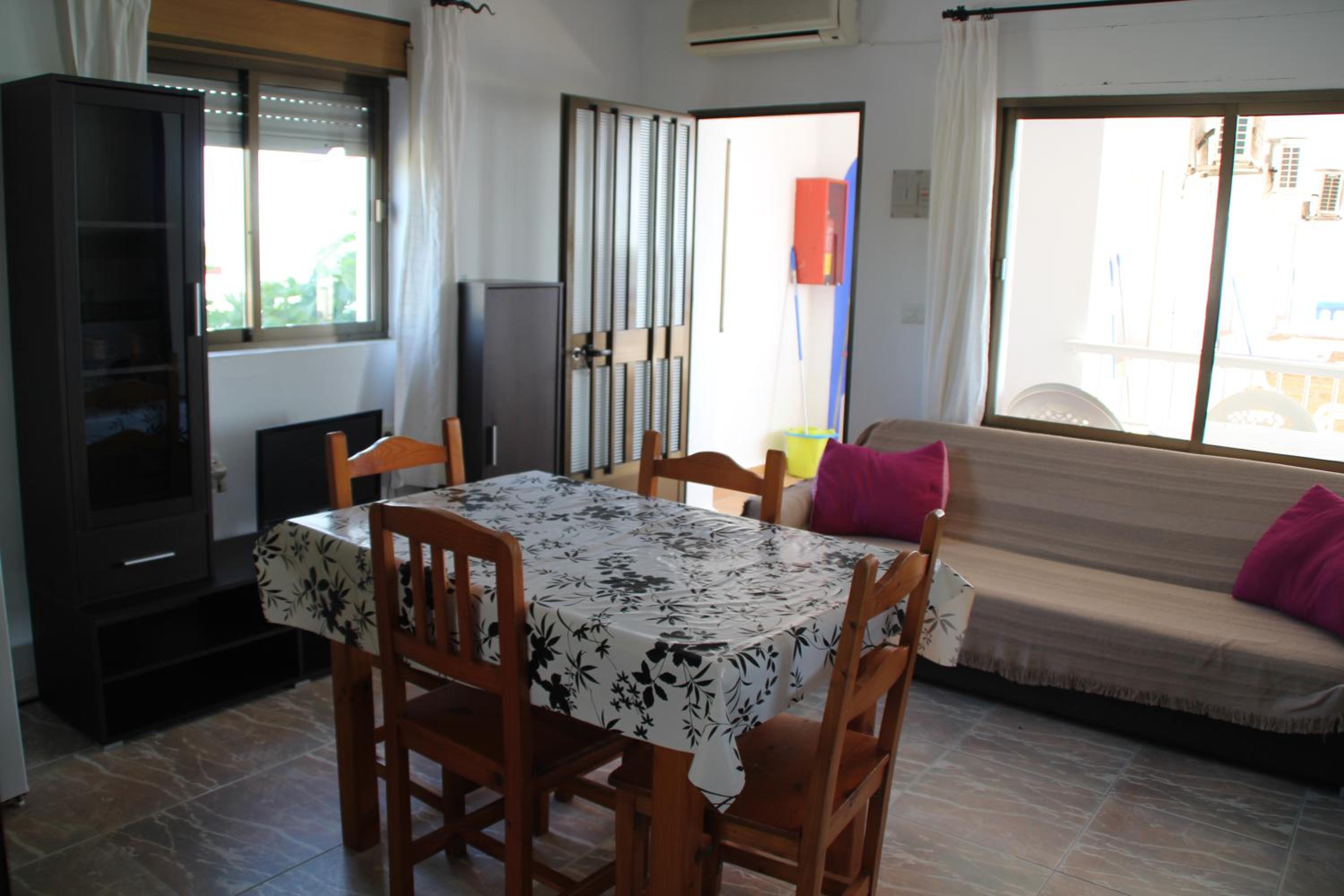 Two-Bedroom Apartment (4-5 Adults) photo 3
