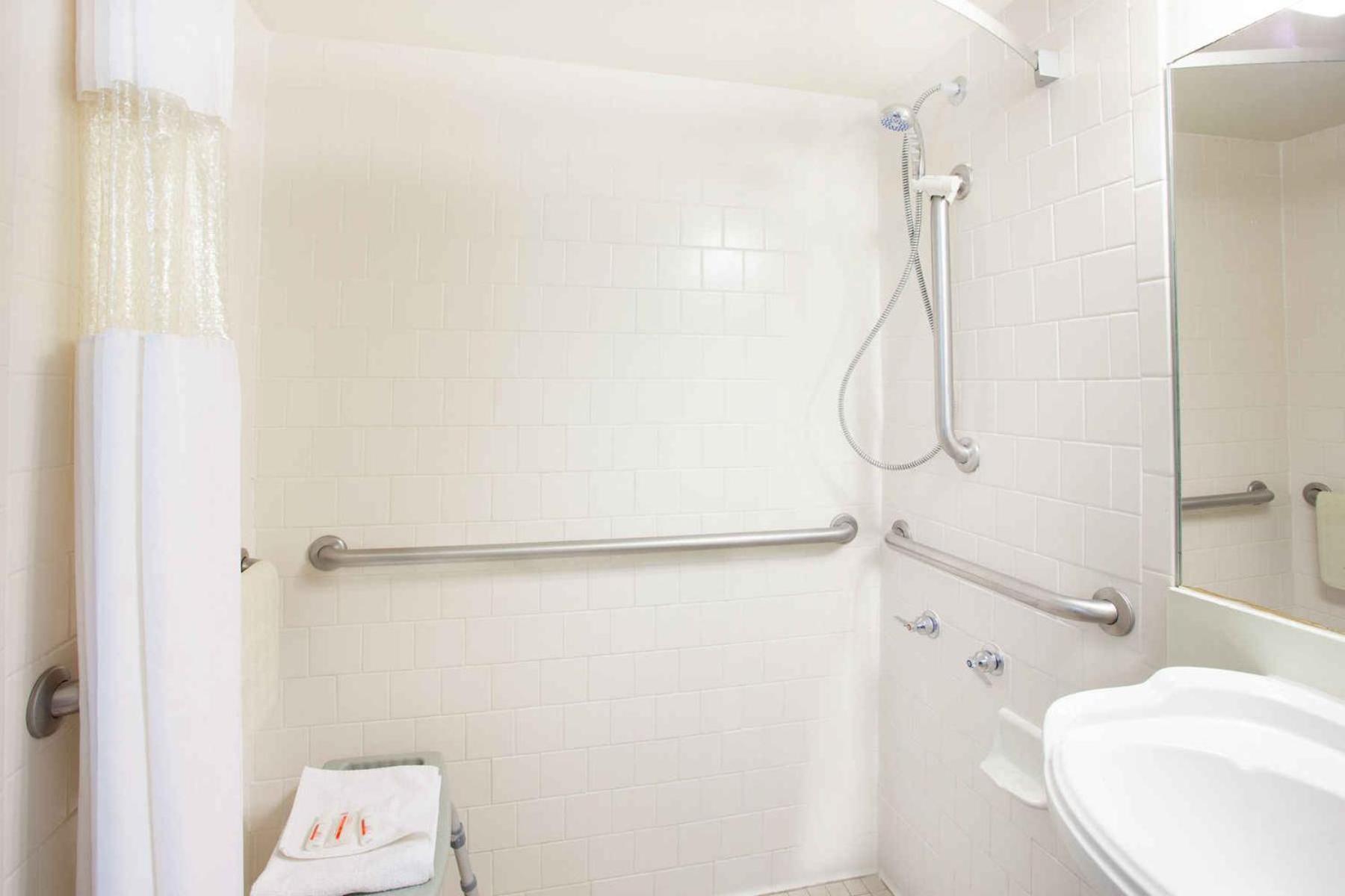 King Room - Mobility Access/Non-Smoking - Photo 14