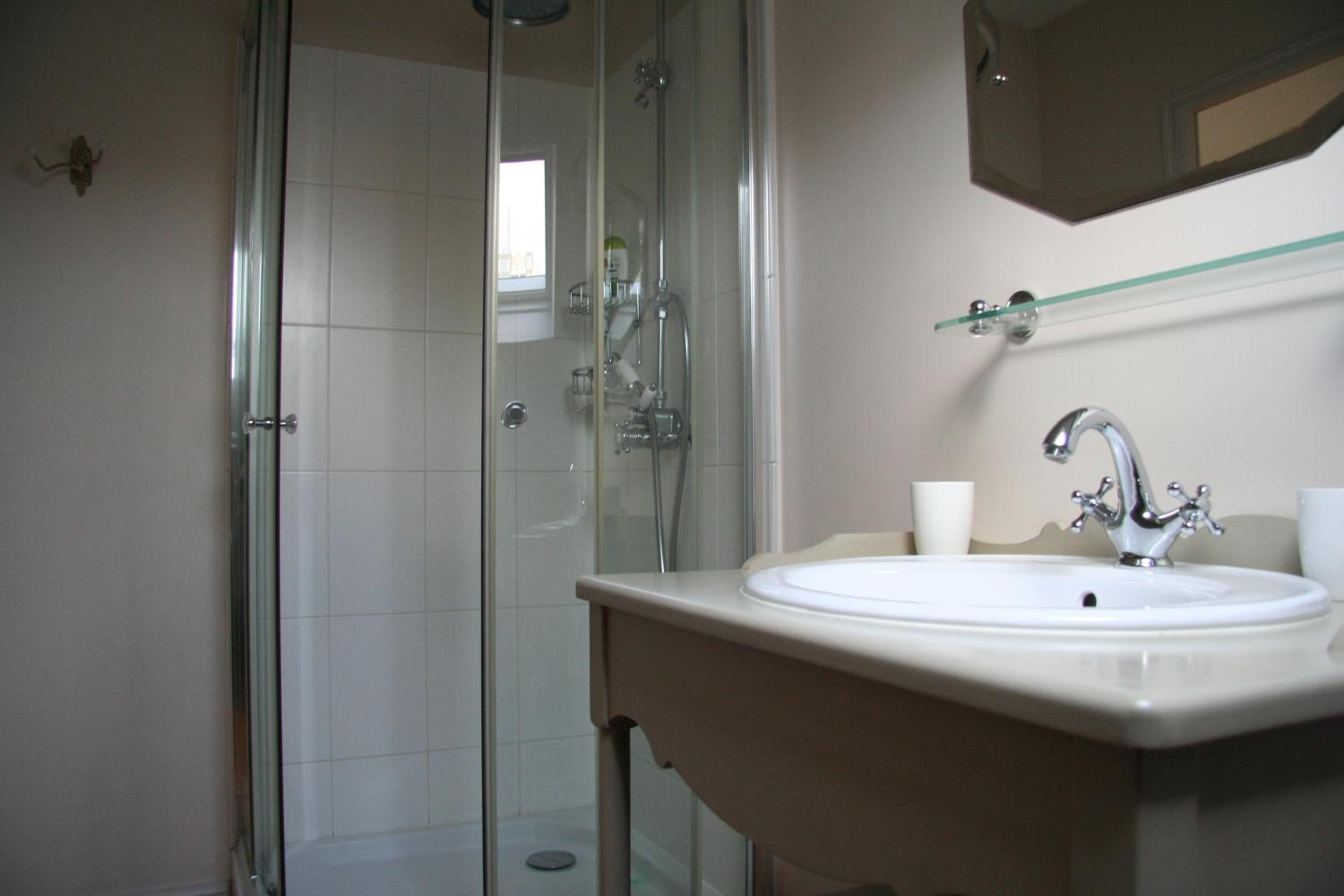 Double or Twin Room with Private Bathroom photo 2