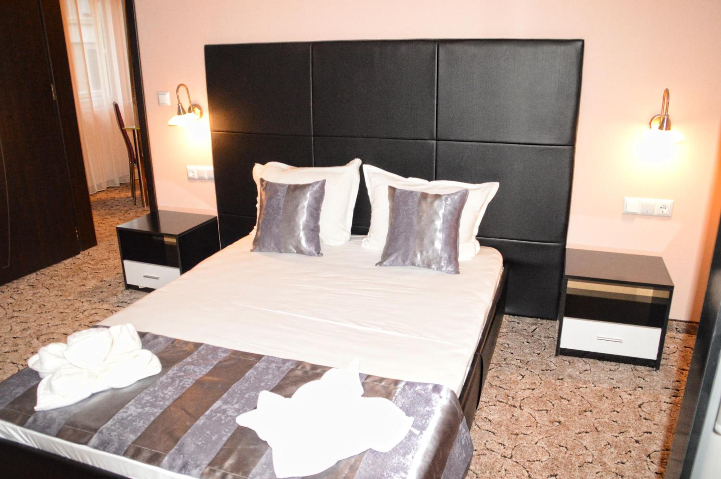 One-Bedroom Apartment - Photo 11