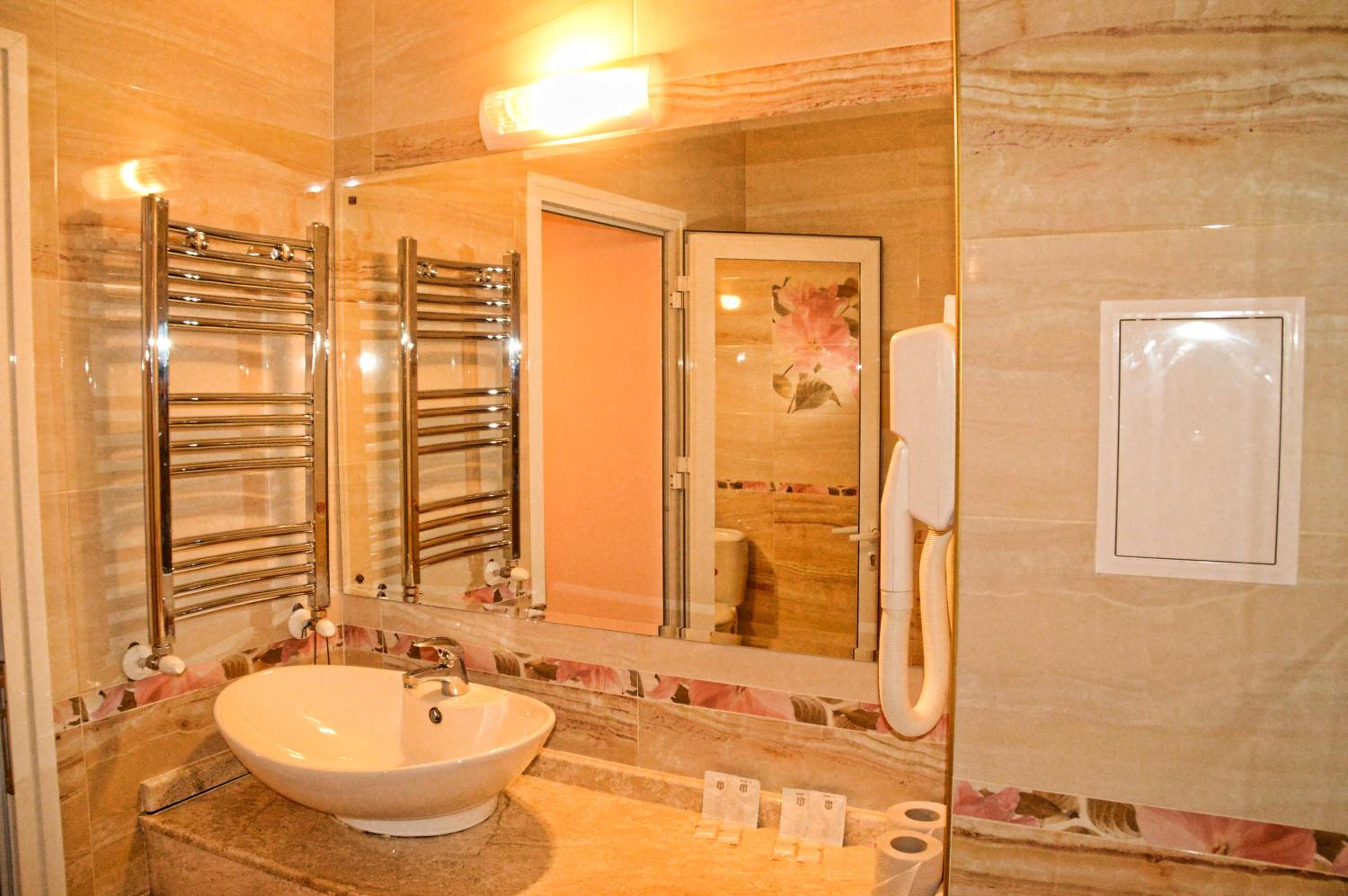 One-Bedroom Apartment - Photo 13