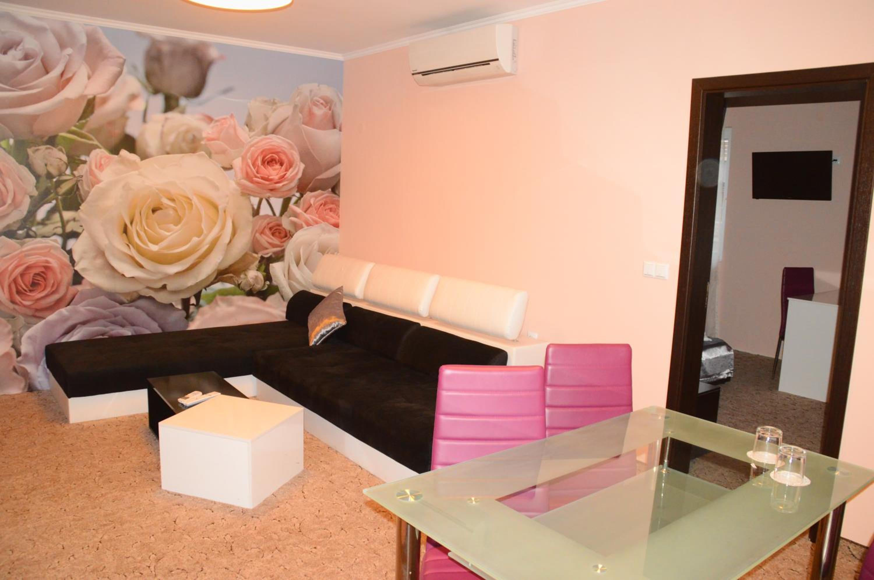 One-Bedroom Apartment - Photo 9