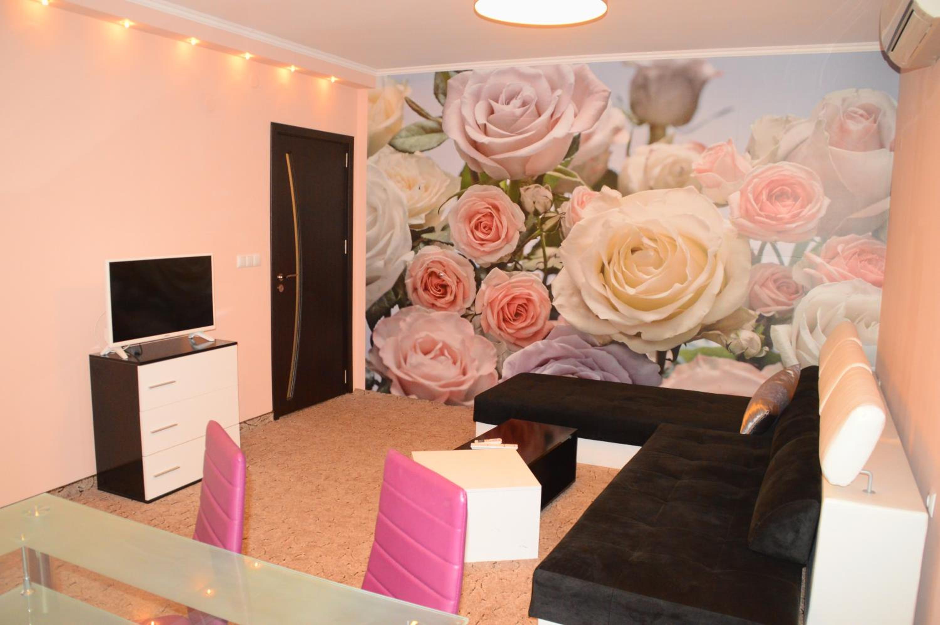 One-Bedroom Apartment - Photo 1