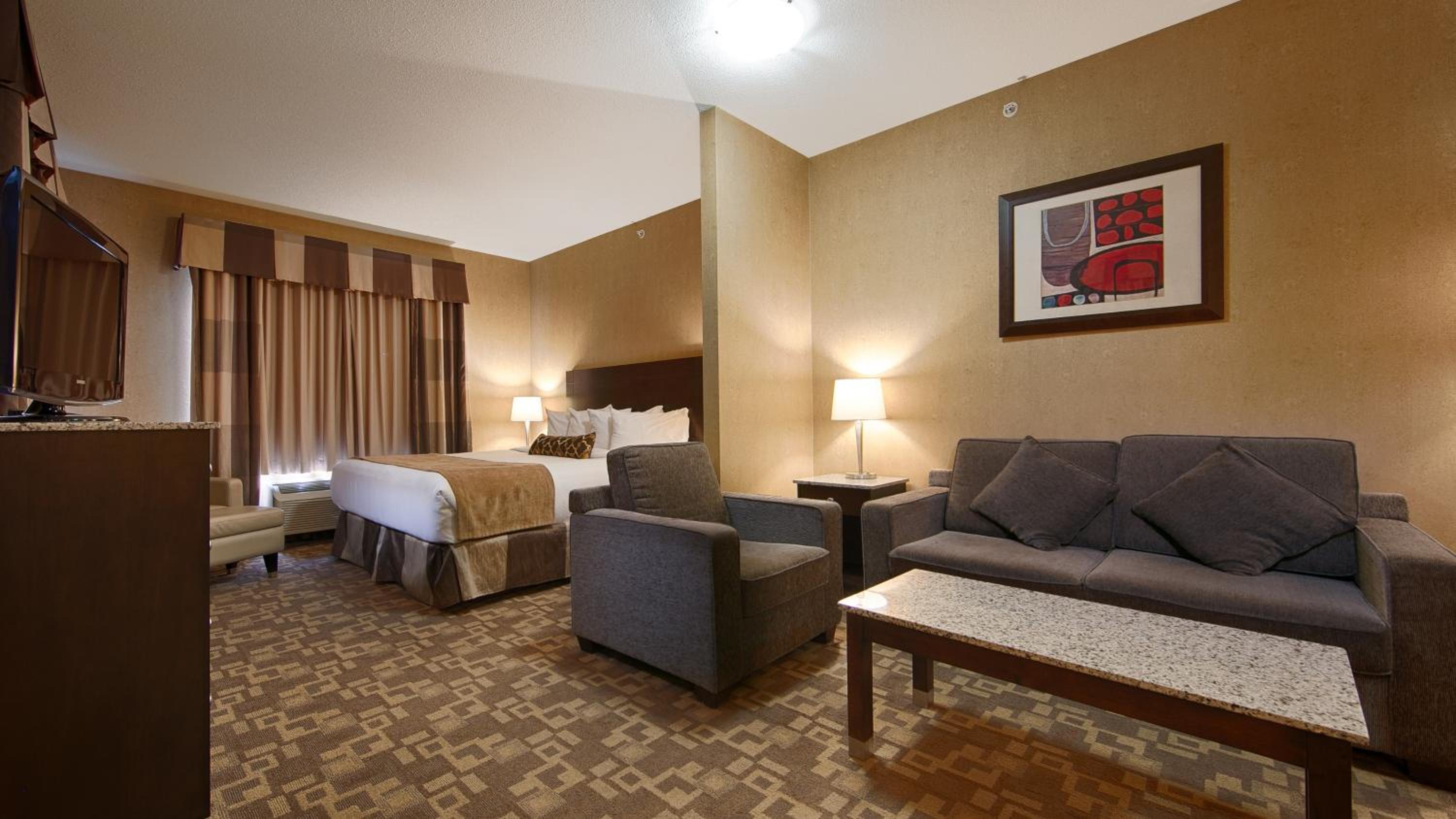 King Suite With Sofa Bed - Non-Smoking - Photo 9