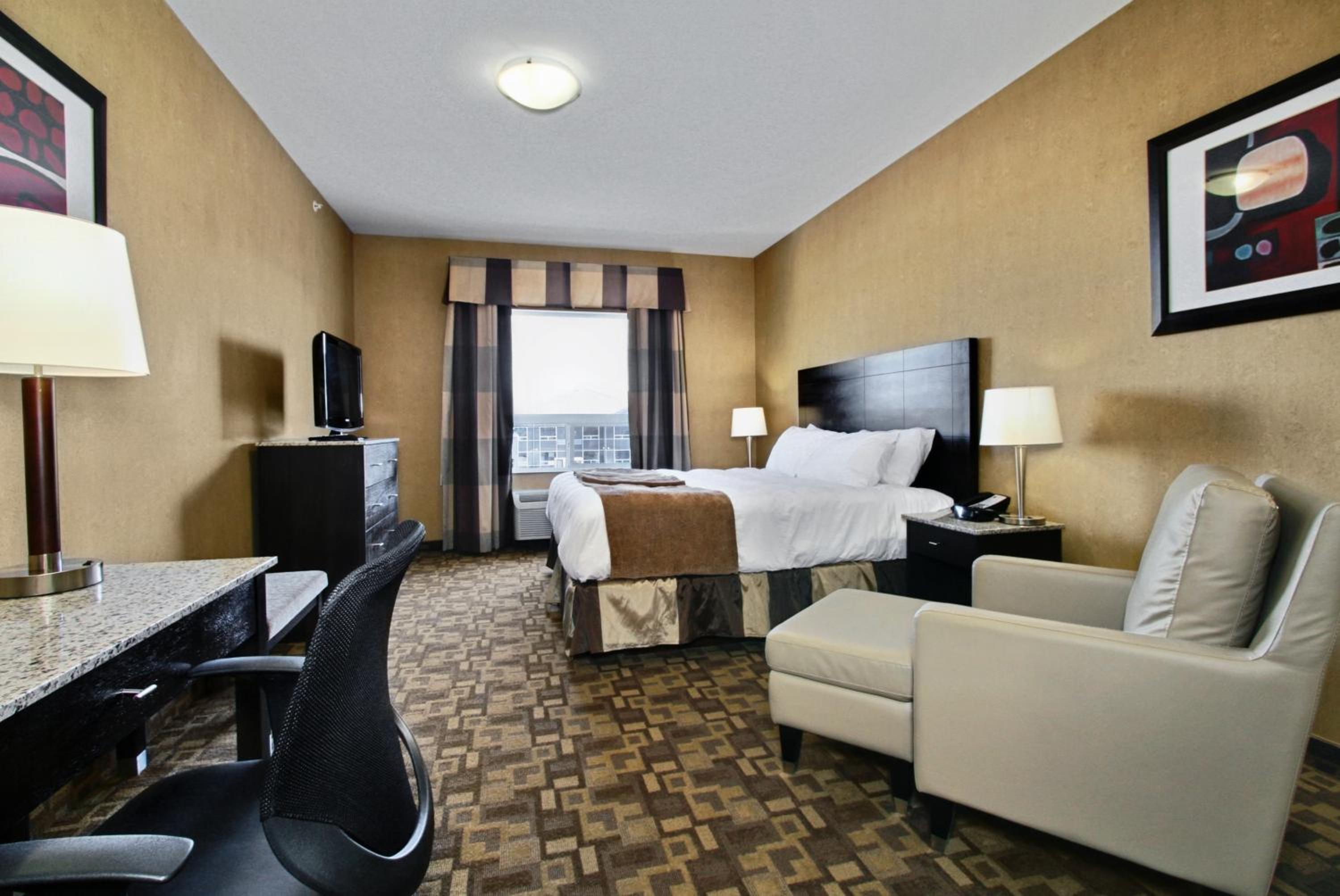 Executive King Suite with Sofa Bed - Photo 1