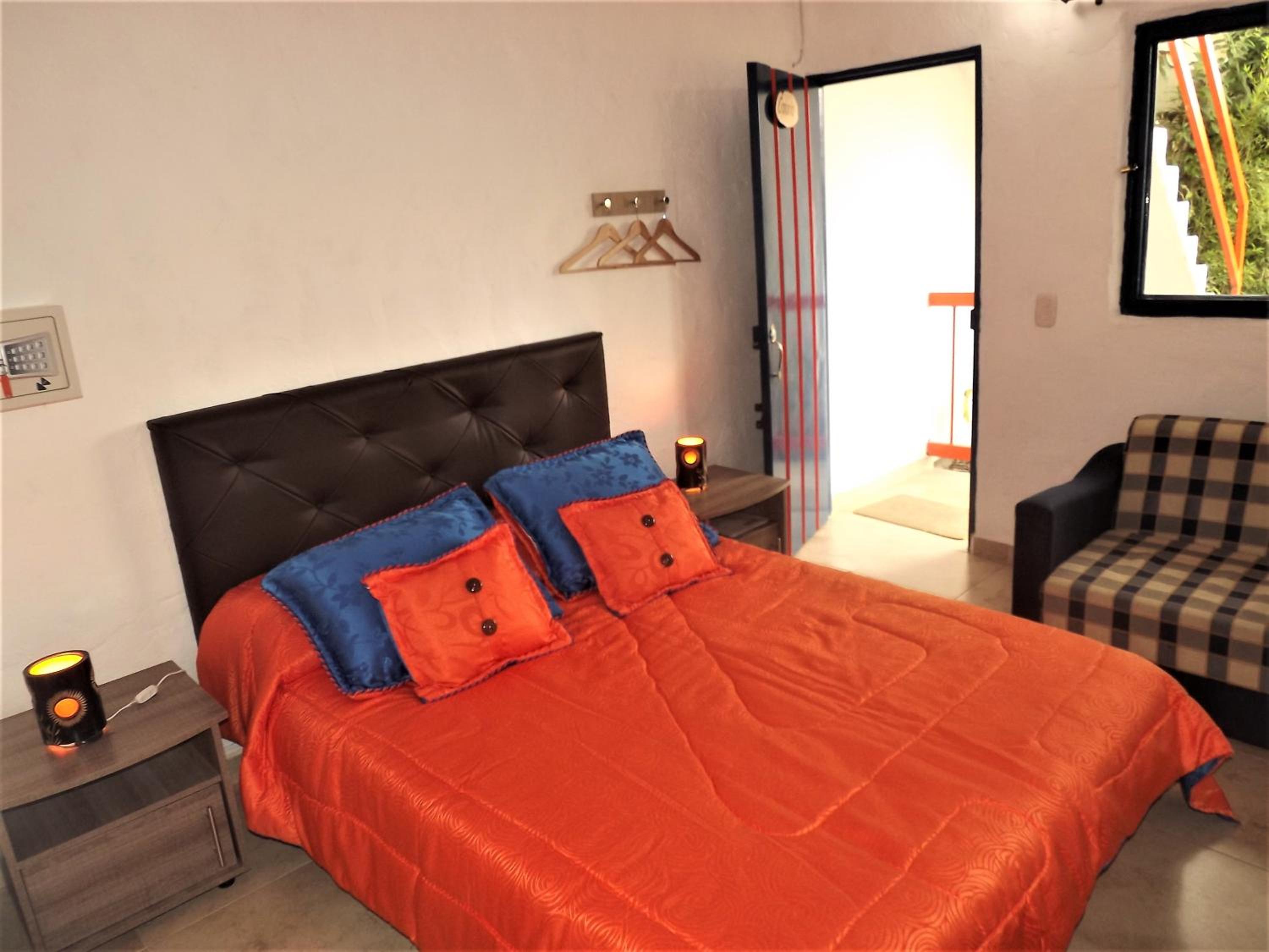 Double Room with Private Bathroom photo 1