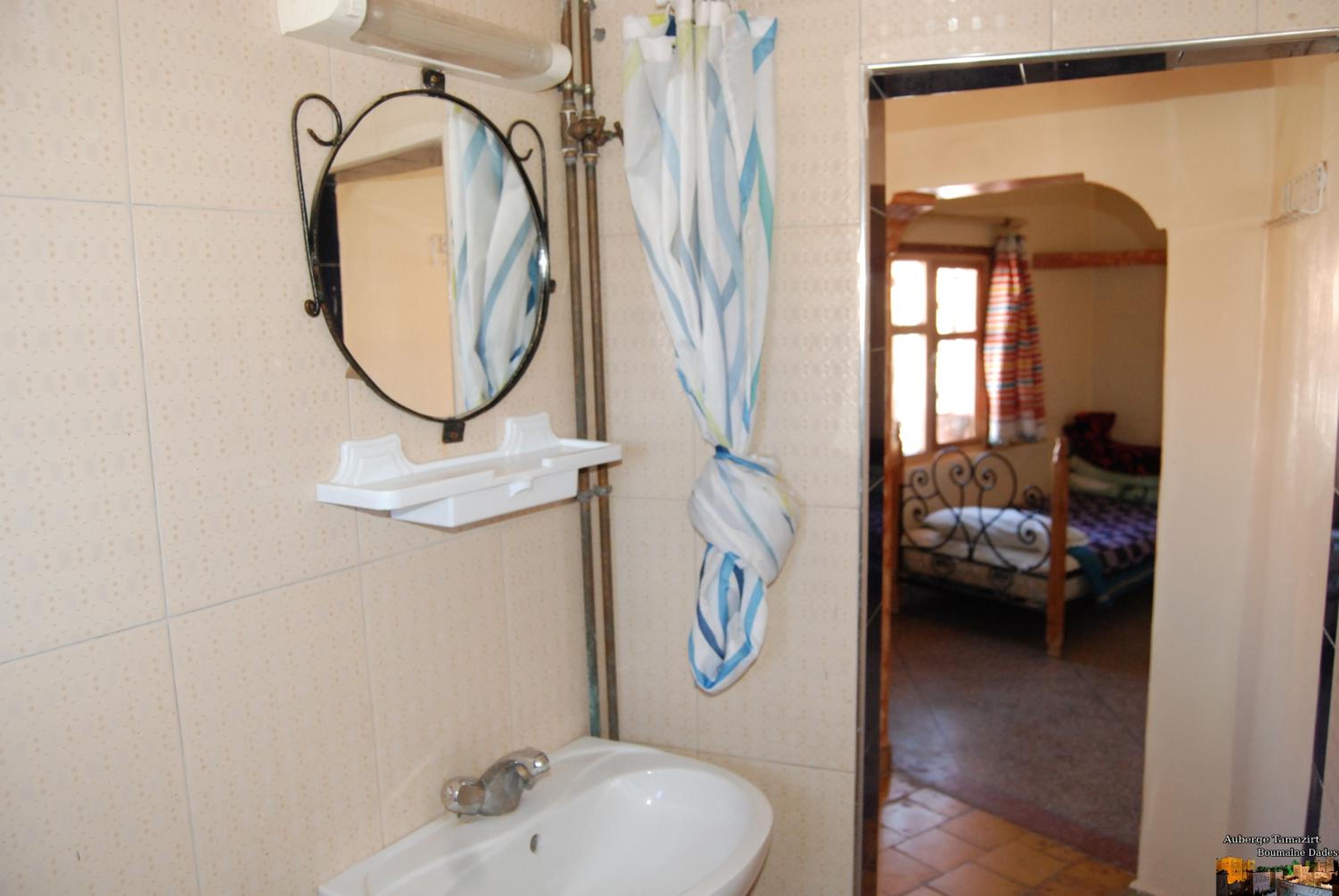 Family Room with Private Bathroom - Photo 27
