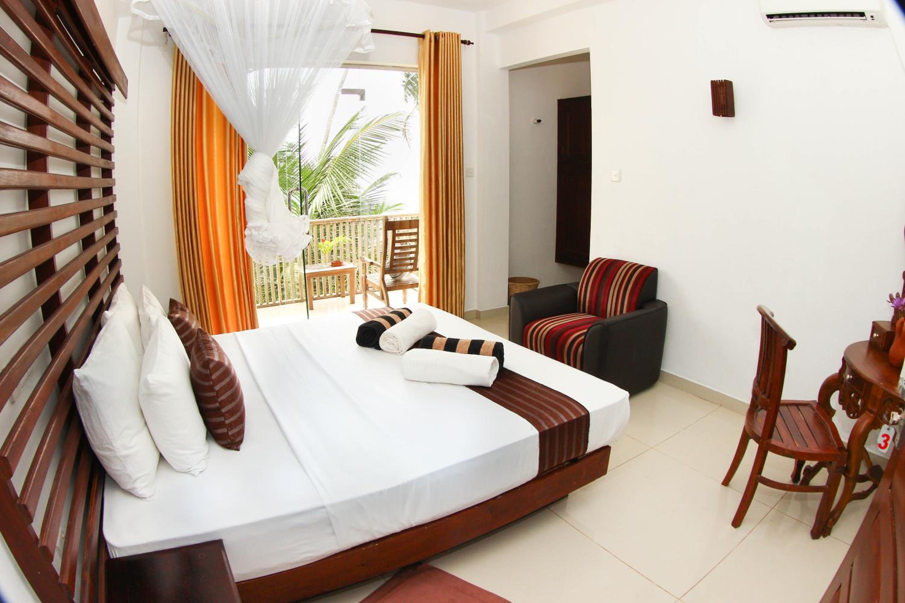 Deluxe Double Room with Balcony and Sea View