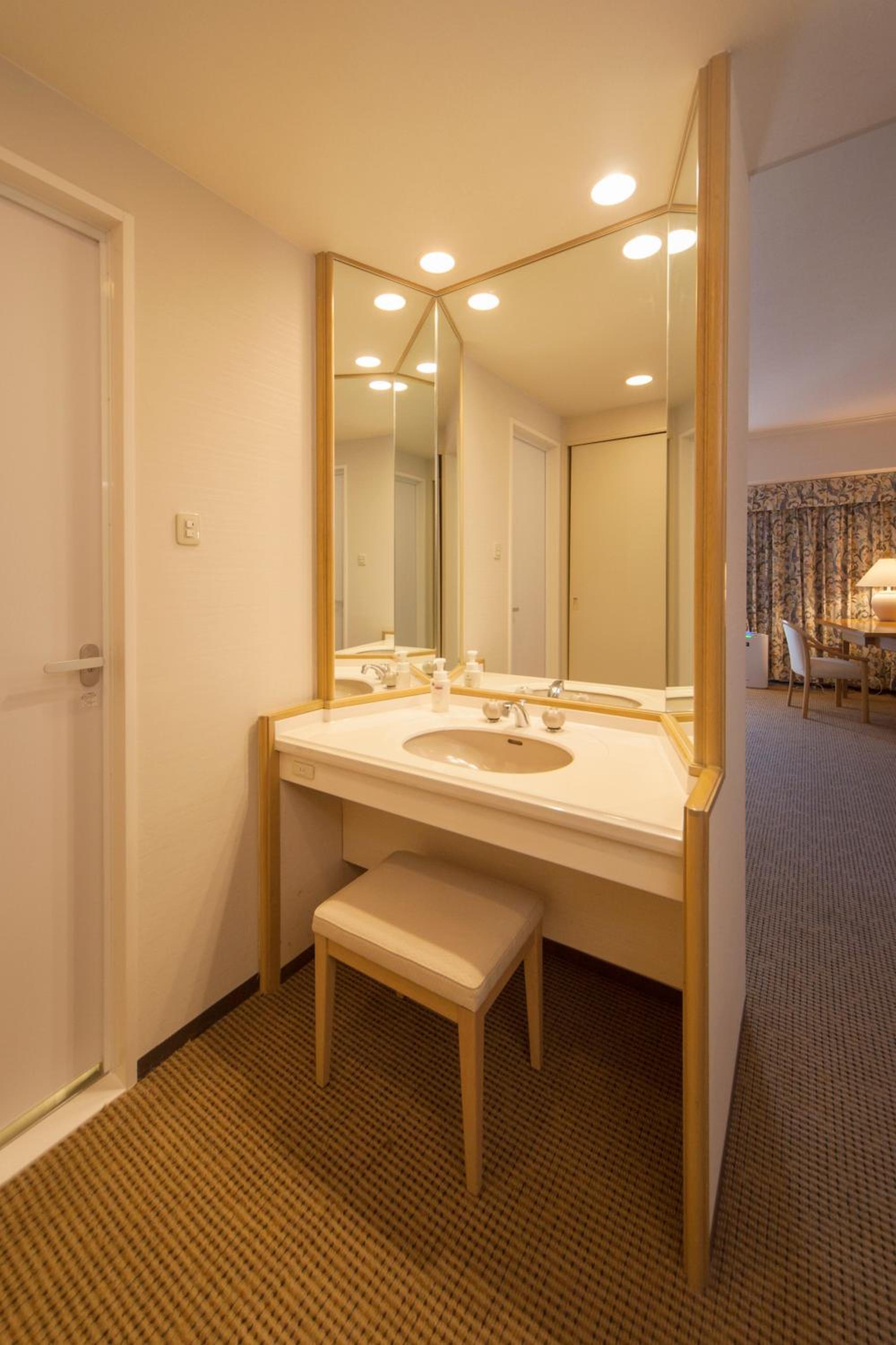 Standard Twin Room - Non-Smoking photo 2
