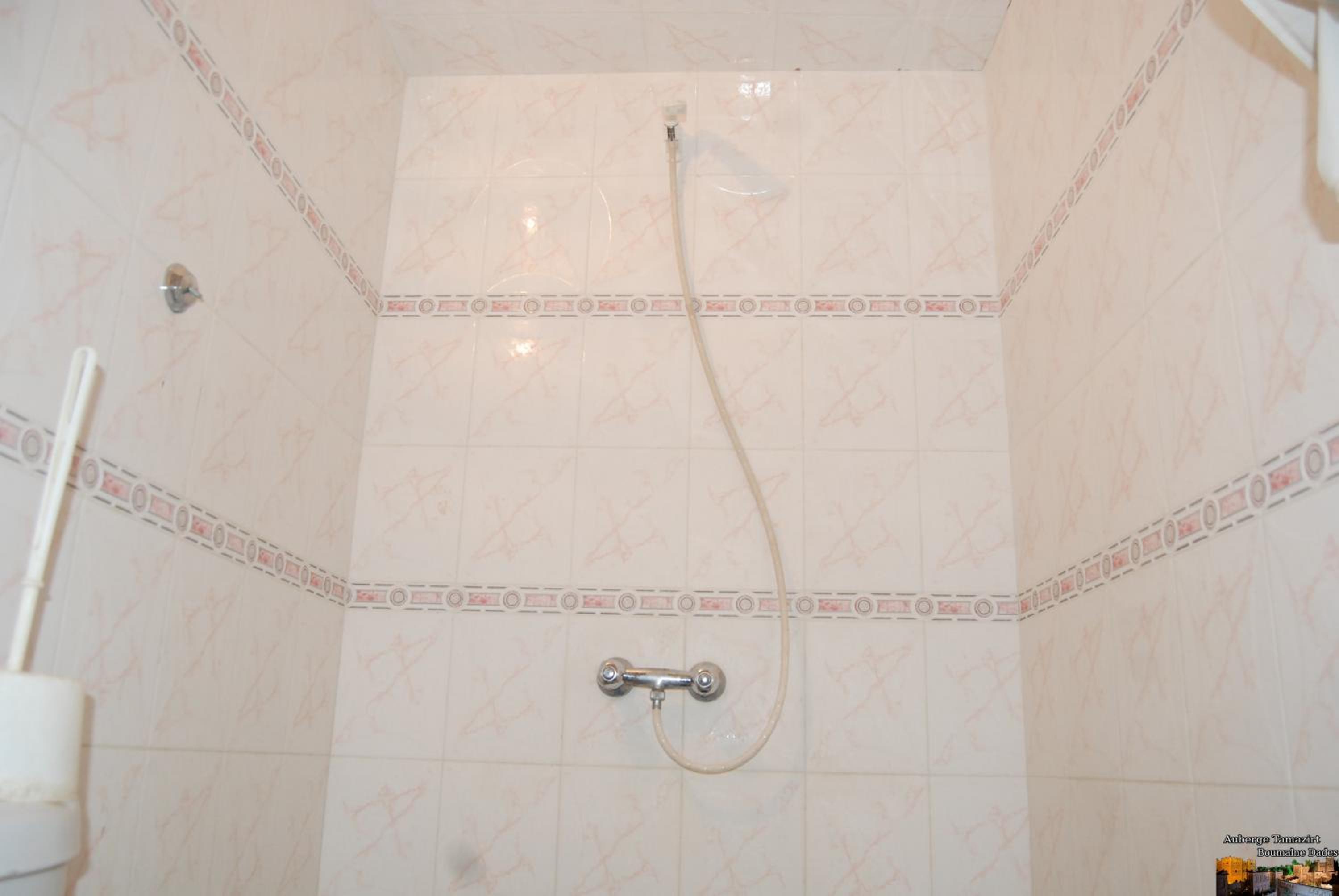 Triple Room with Private Bathroom - Photo 2