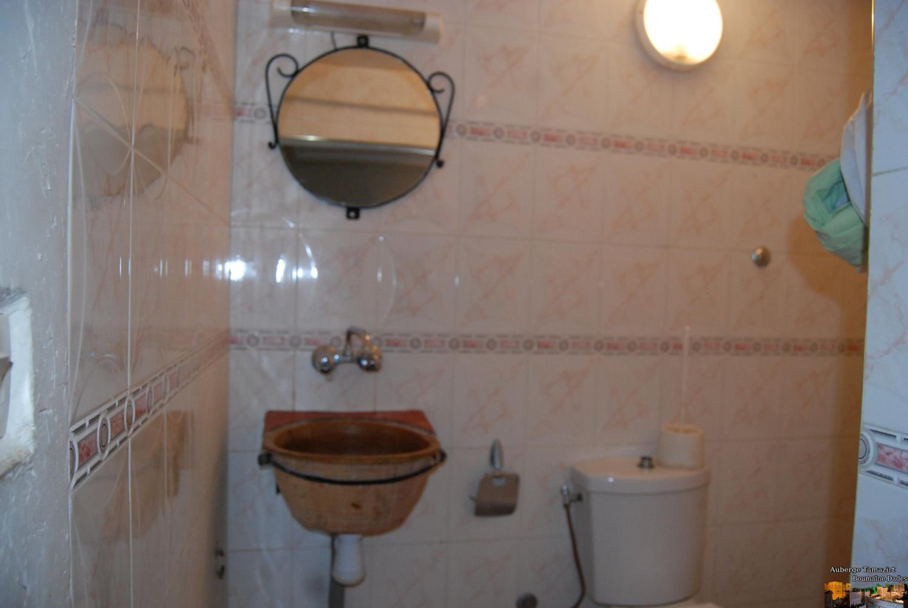 Triple Room with Private Bathroom - Photo 3