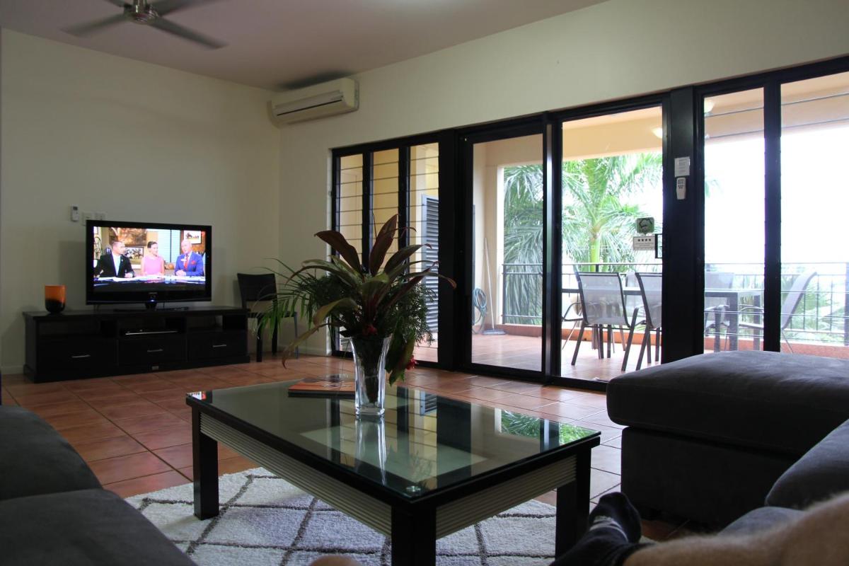 Three-Bedroom Apartment with City View photo 2