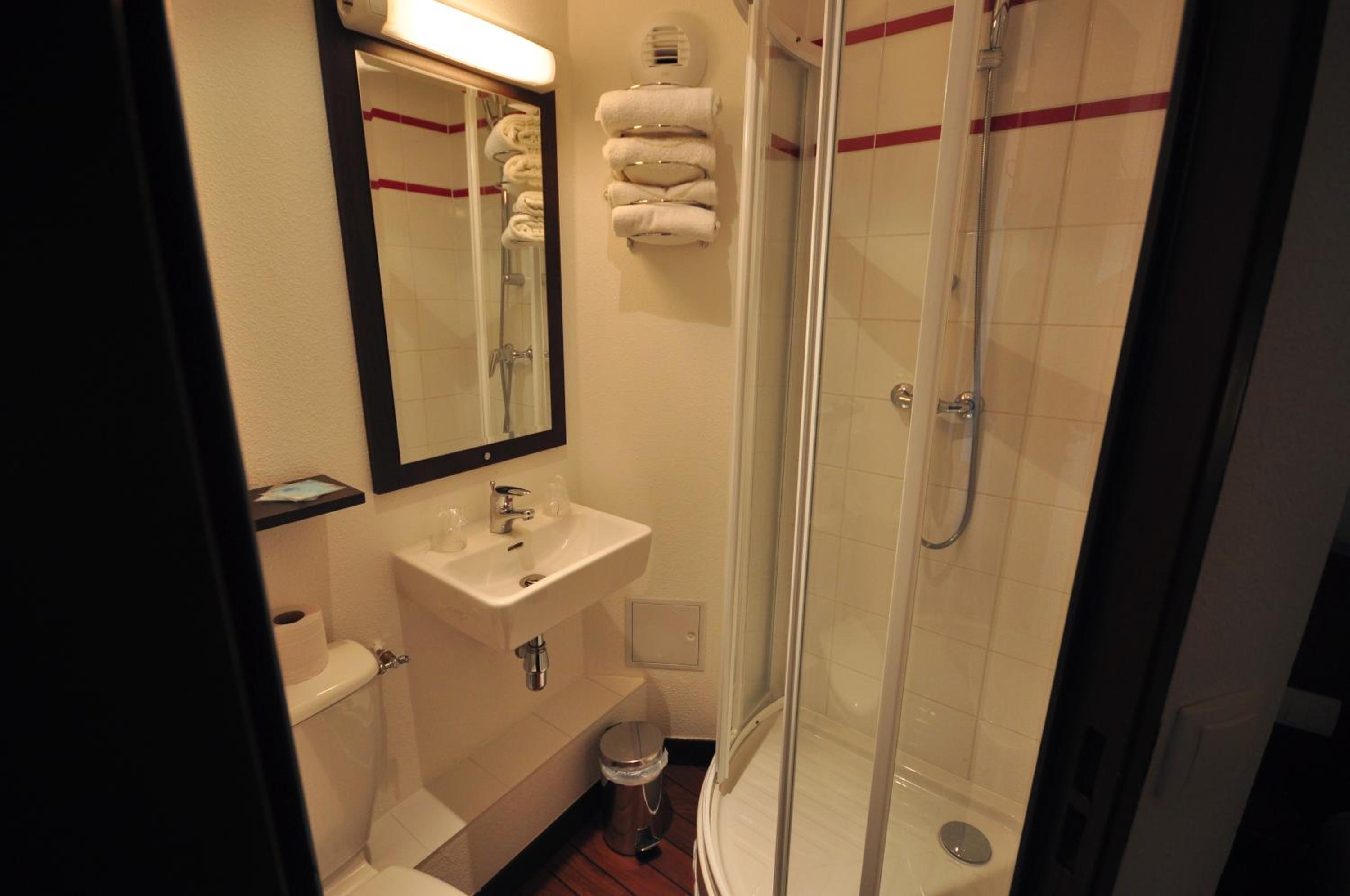 Double Room - Photo 11