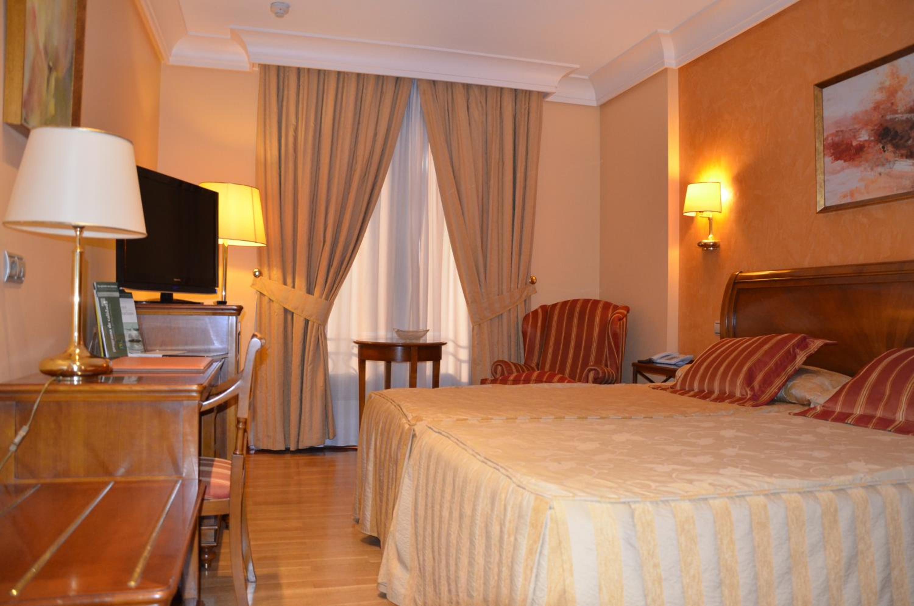 Double or Twin Room - Photo 5