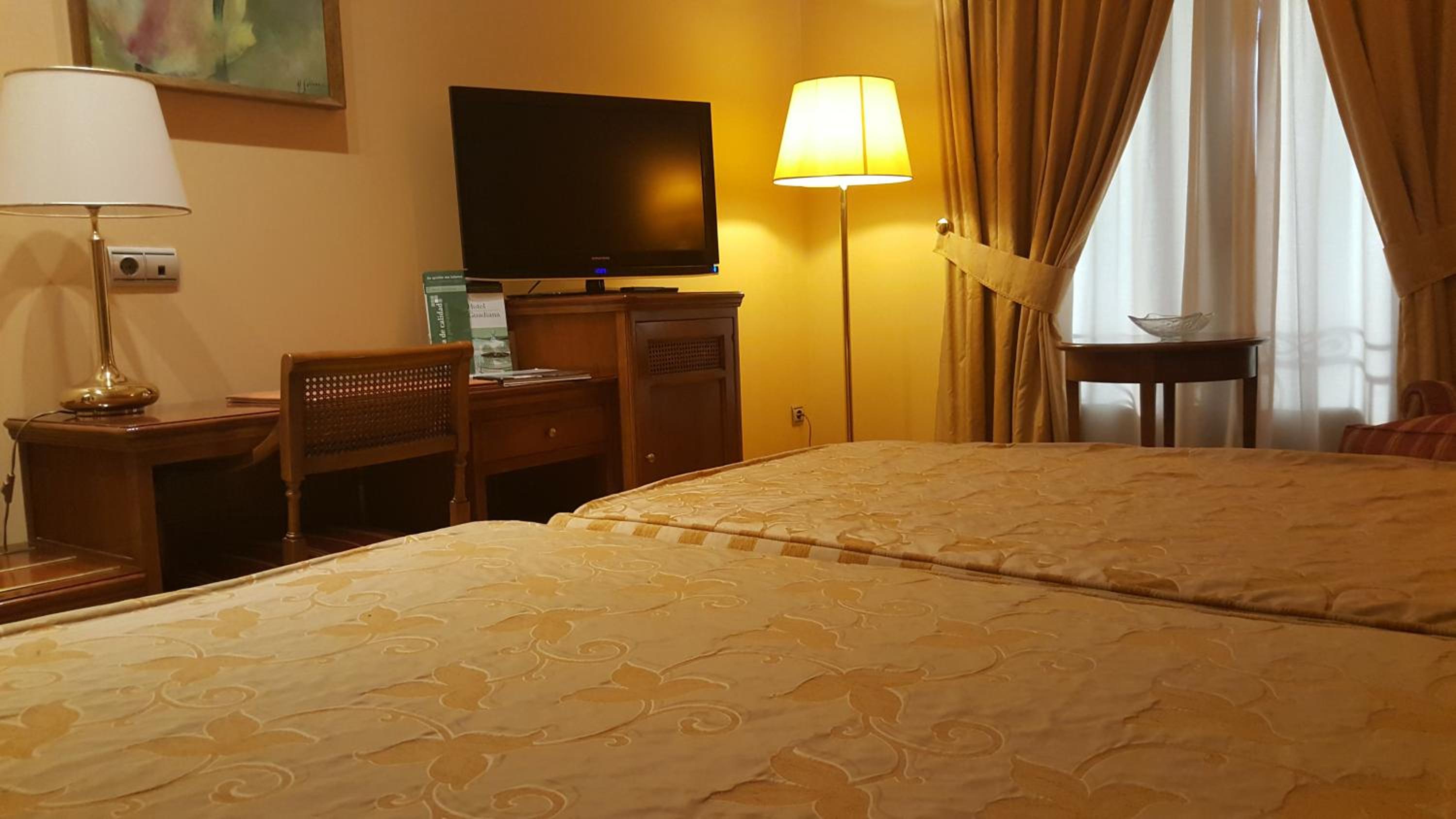 Double or Twin Room - Photo 6