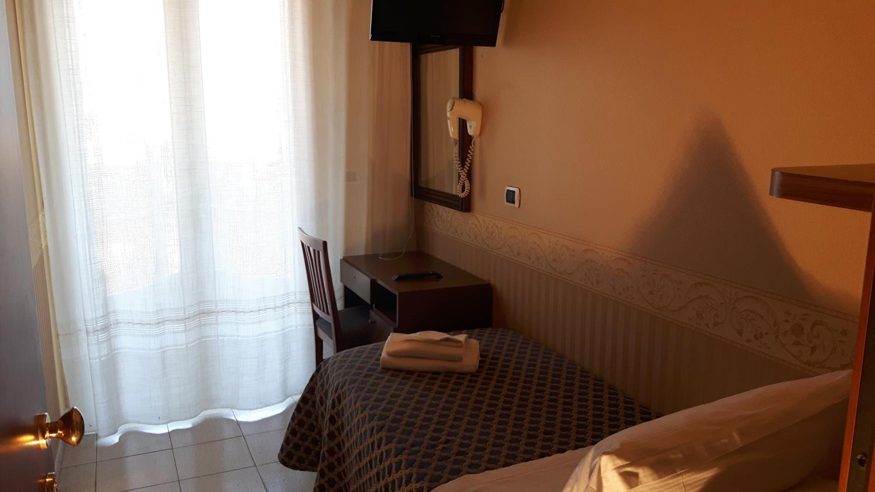 Single Room photo 3