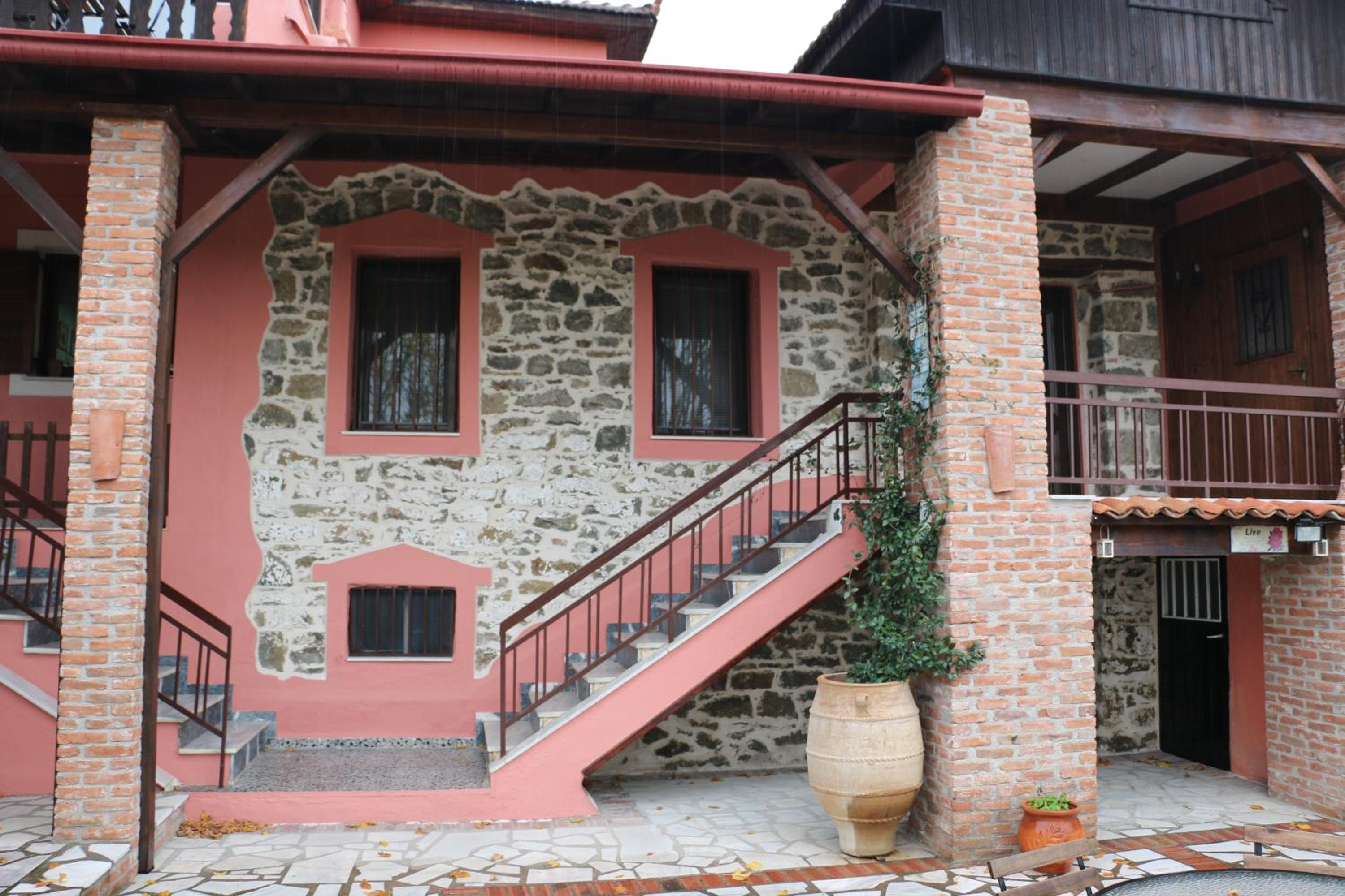Seven-Bedroom Villa - Photo 25