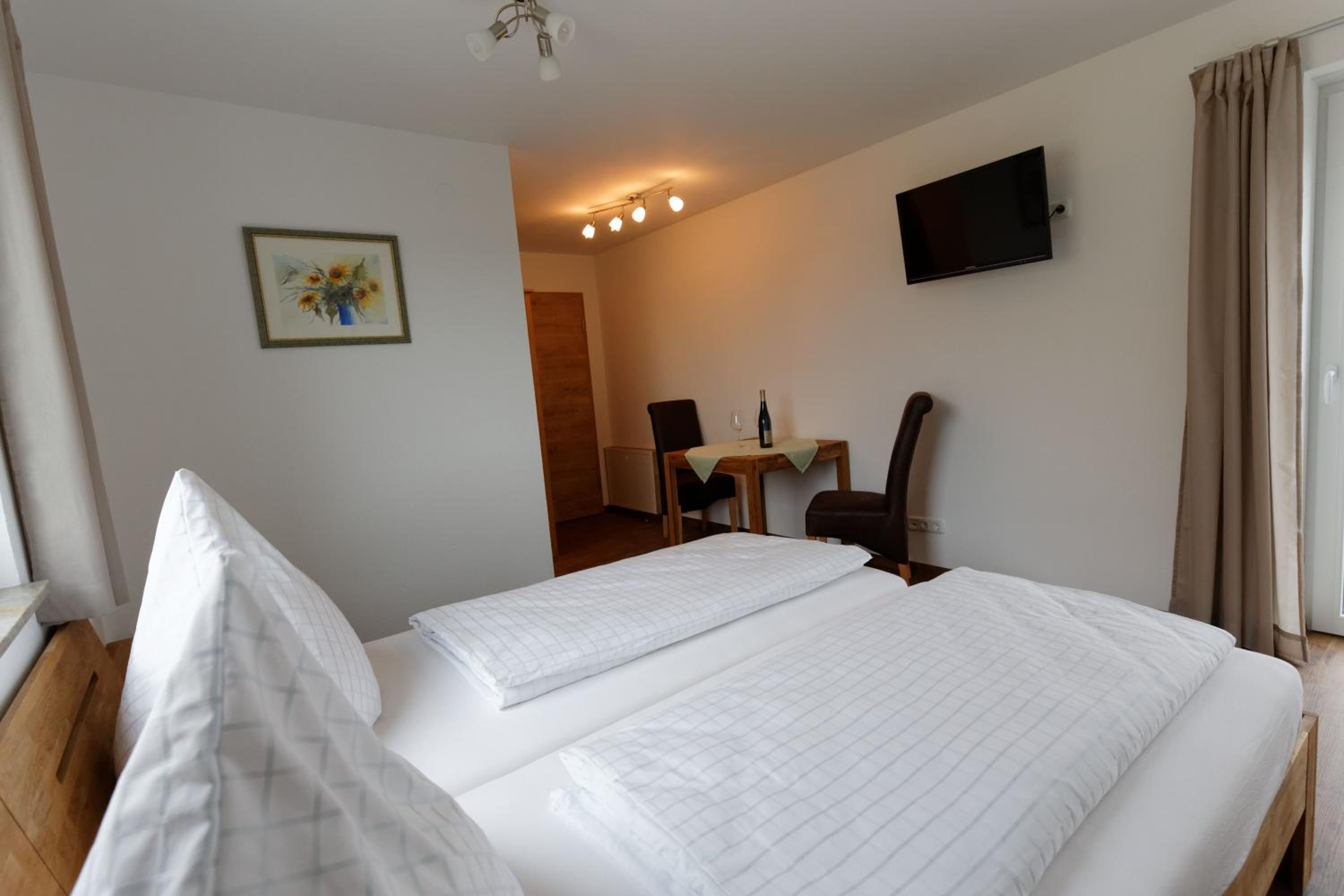 Double or Twin Room with Balcony photo 3