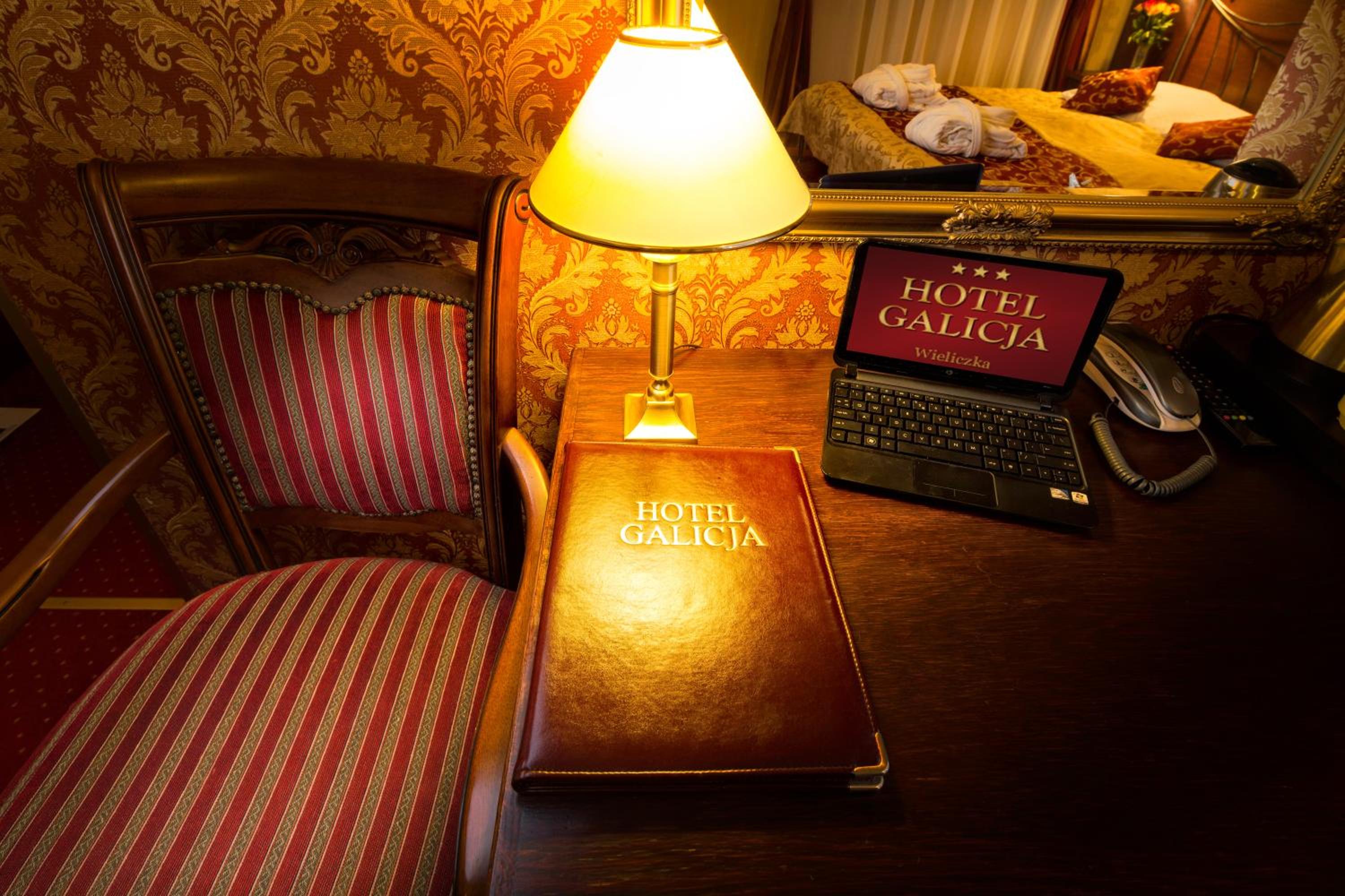 Deluxe Double Room - Photo 12
