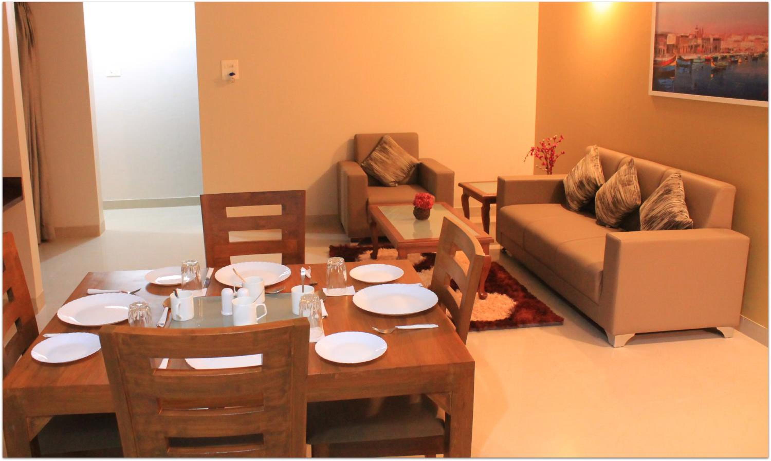 Deluxe Two-Bedroom Apartment - Photo 2