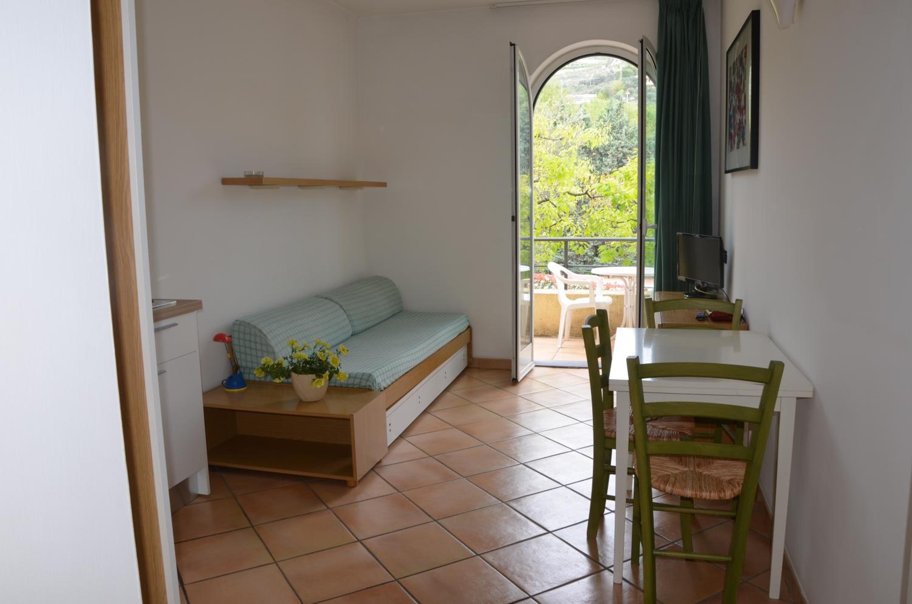Studio (2 Adults)