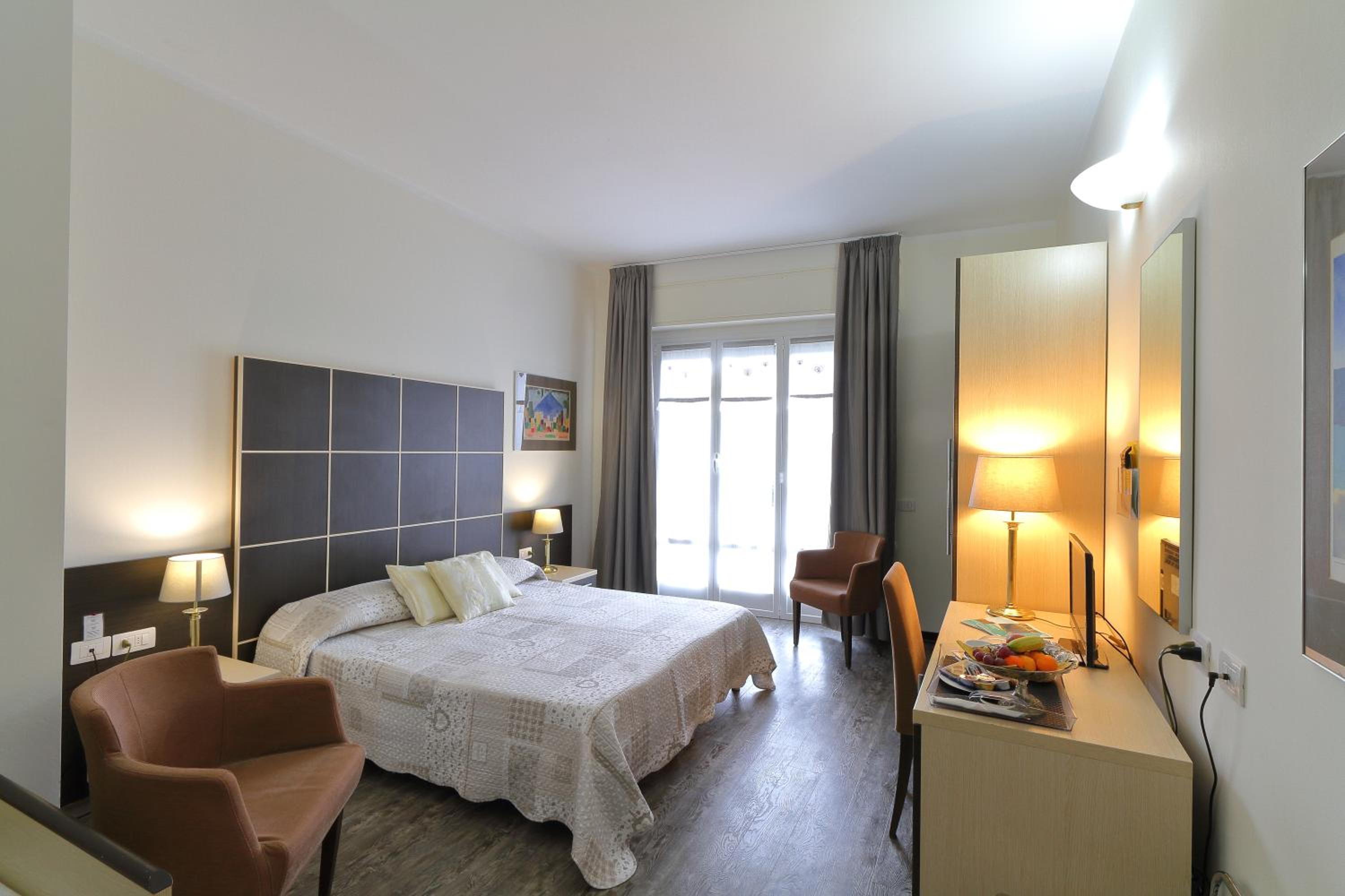 Standard Double or Twin Room - Photo 1