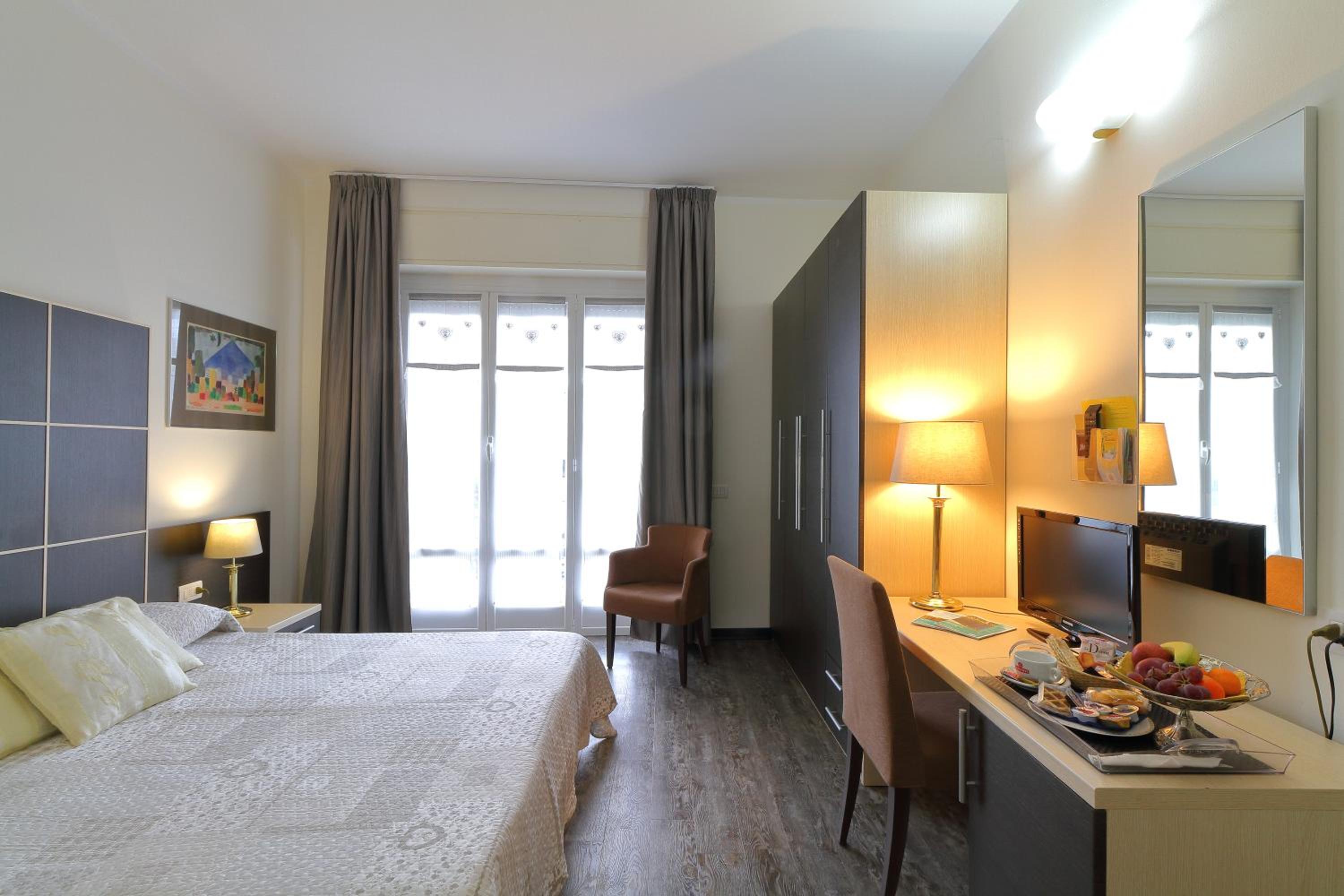 Standard Double or Twin Room - Photo 2