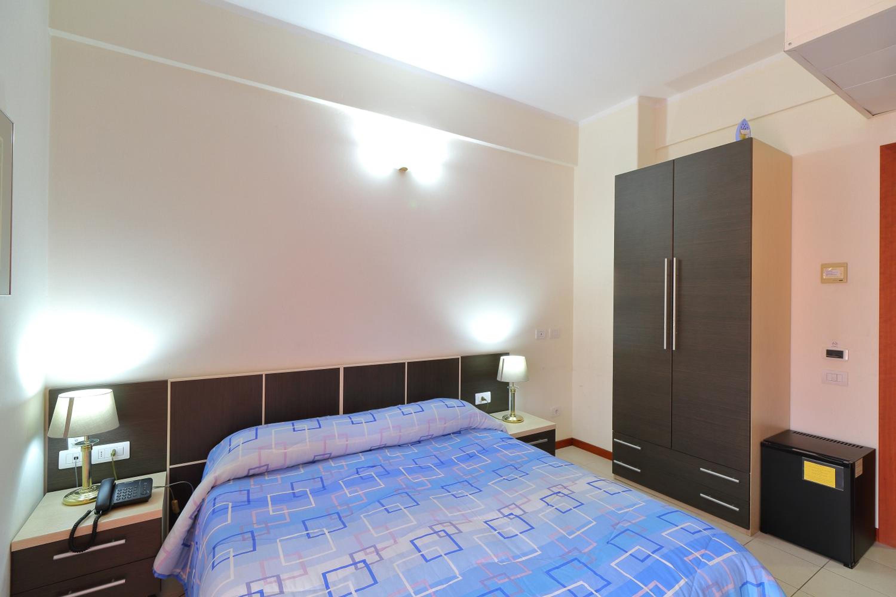 Standard Double or Twin Room - Photo 3