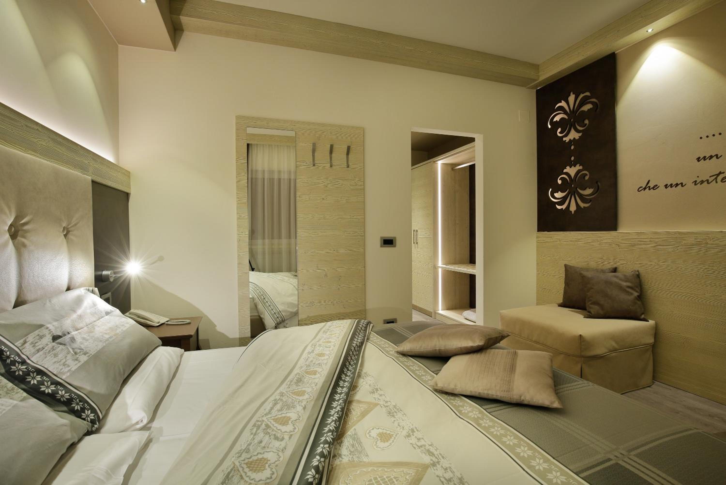 Double or Twin Room with Mountain View - Photo 7