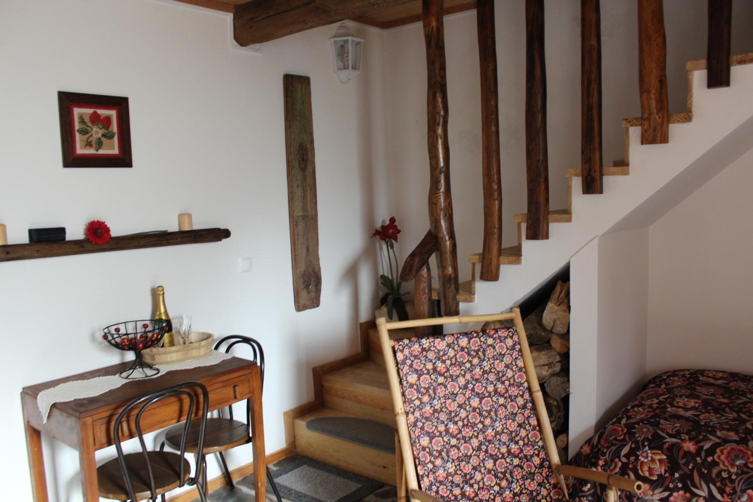 Apartment - Split Level - Photo 1