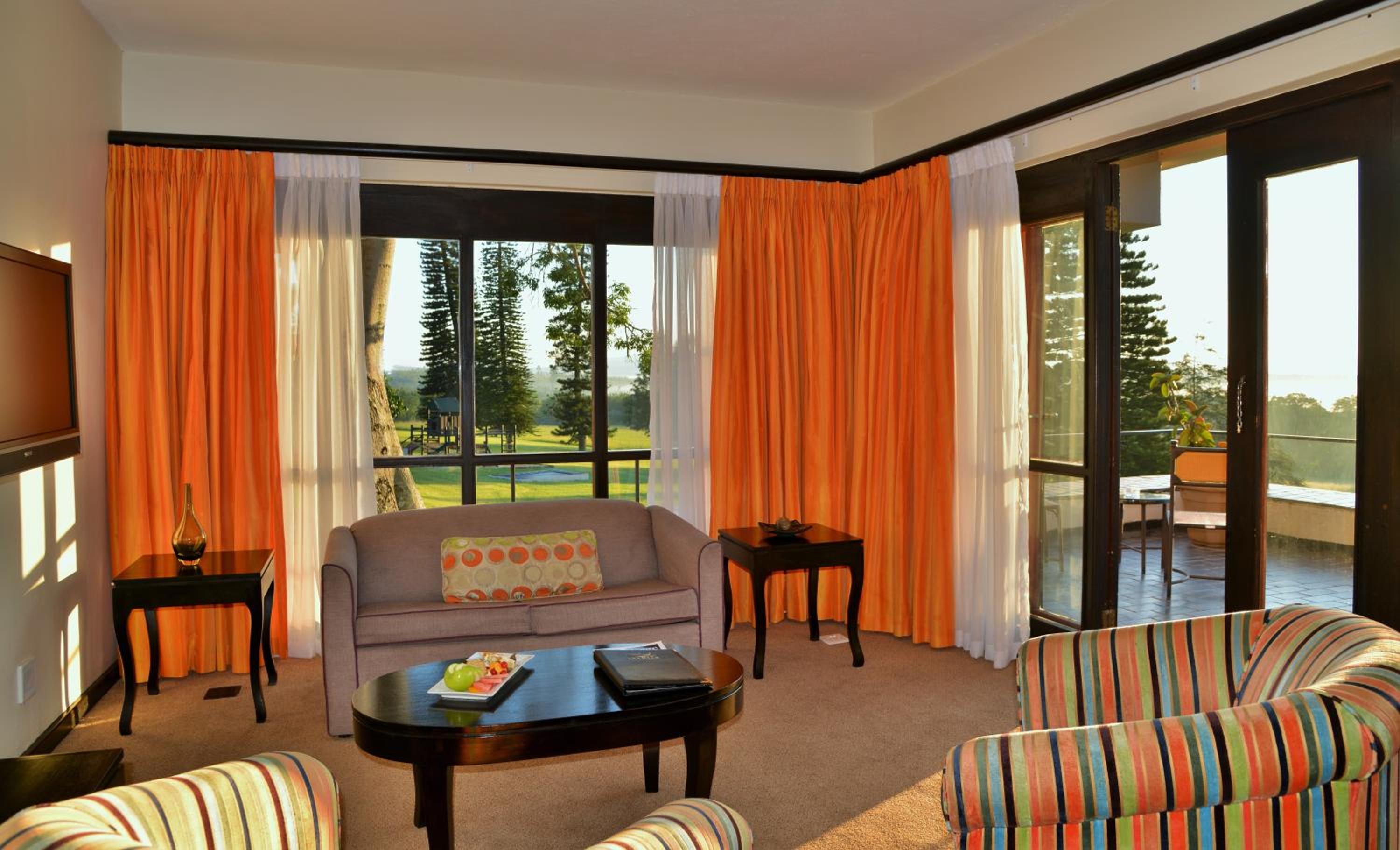 Suite - Photo 1