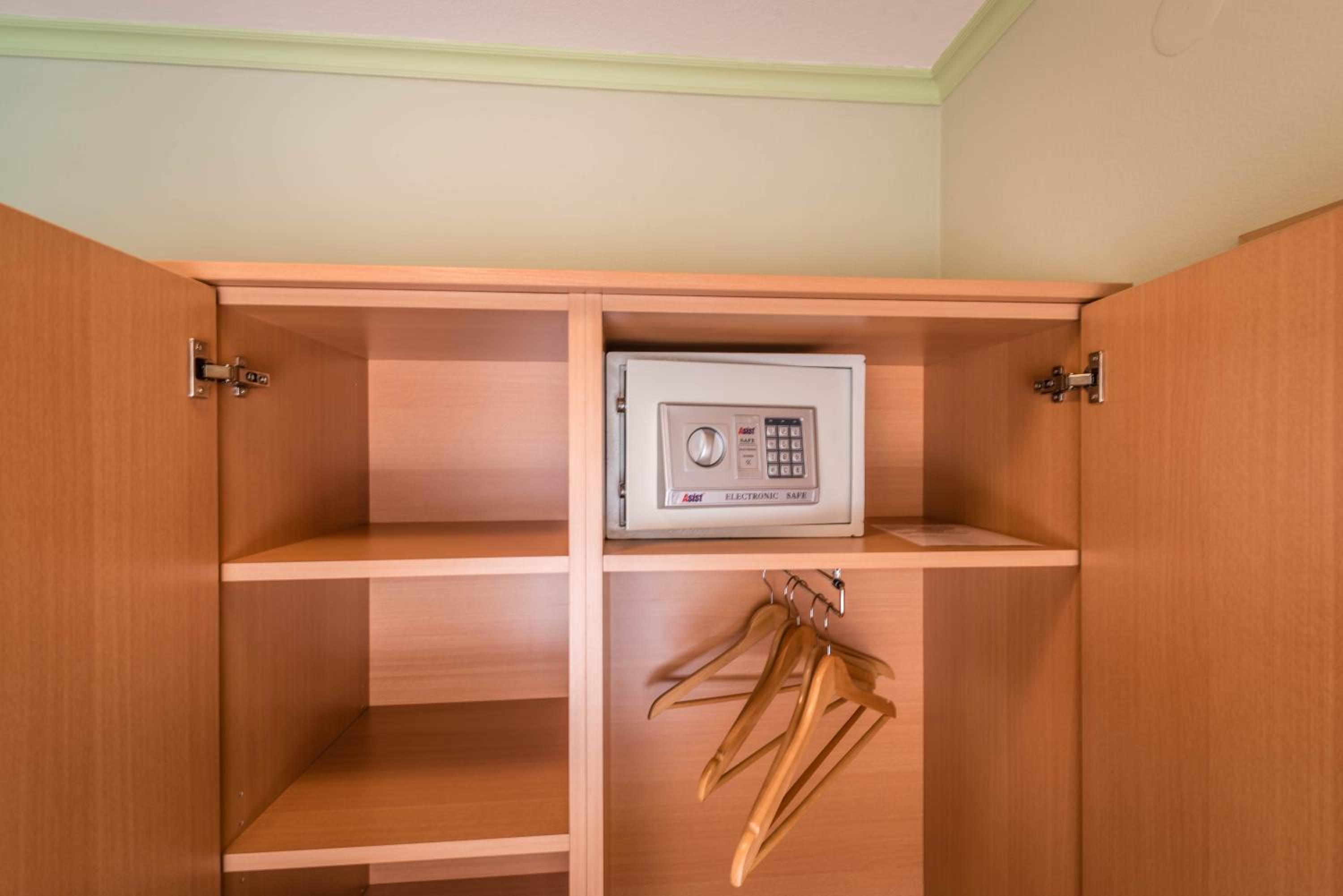 Deluxe Double Room - Photo 13