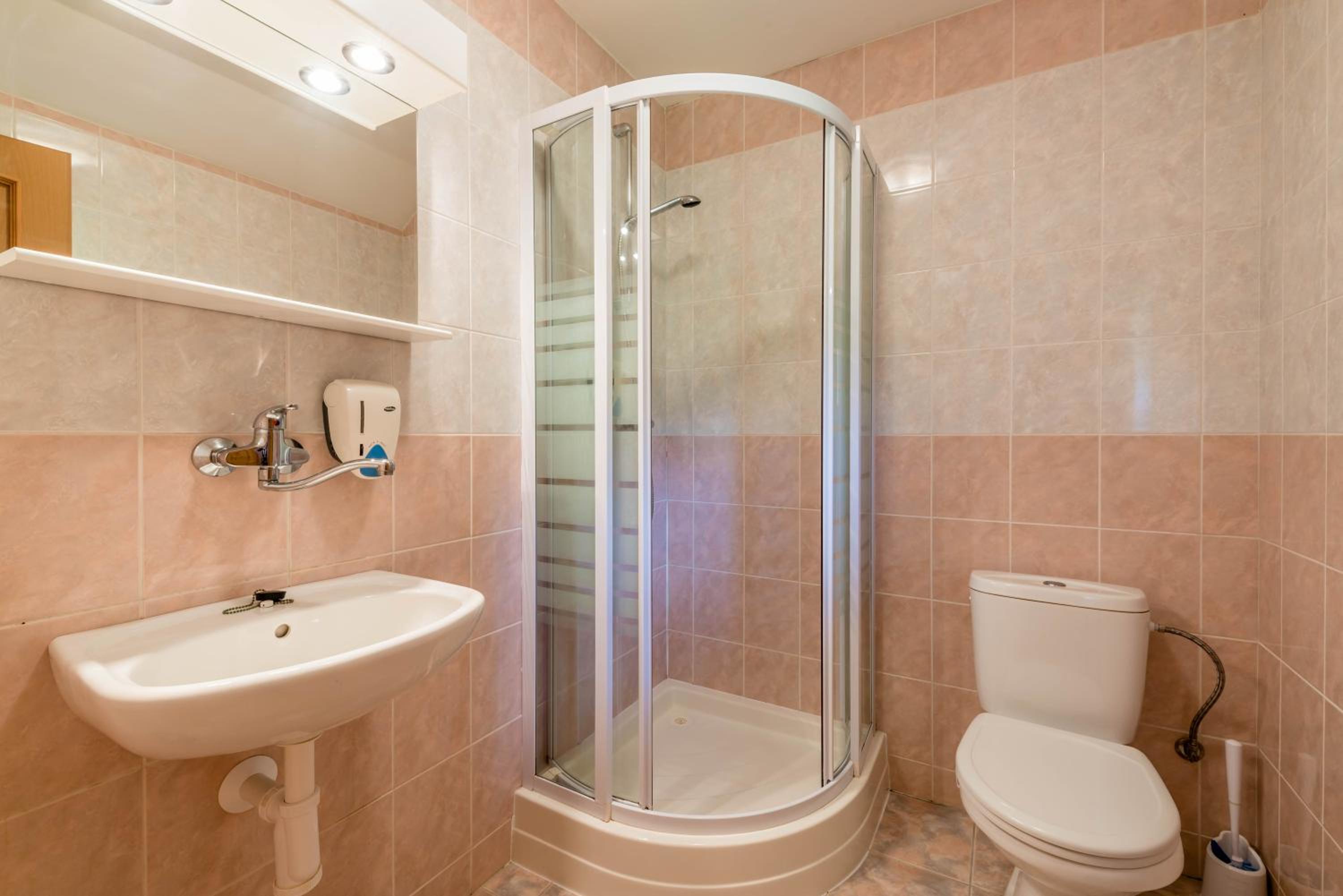 Deluxe Double Room - Photo 20