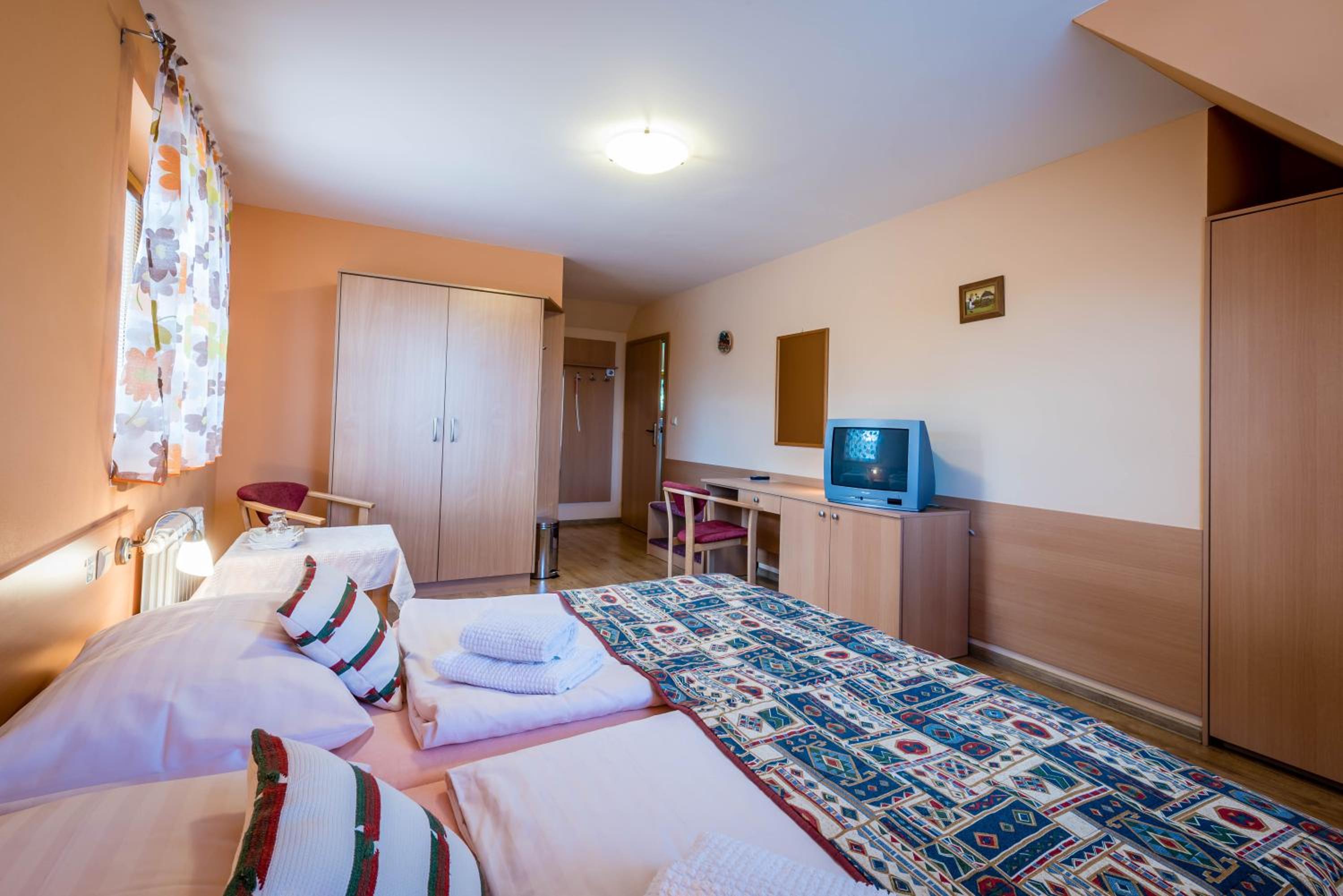 Deluxe Double Room - Photo 21